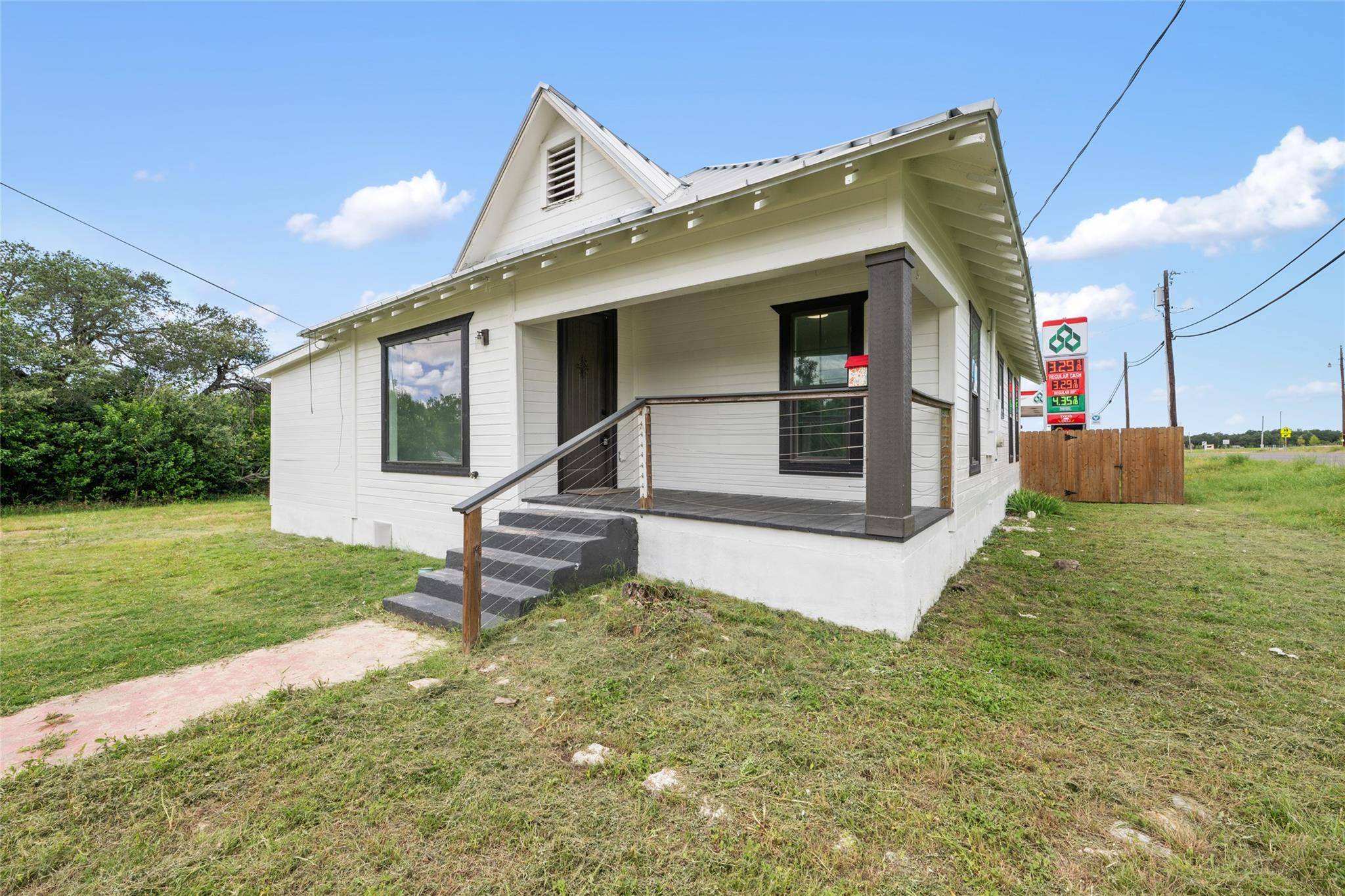 100 W Caskey ST, Florence, TX 76527