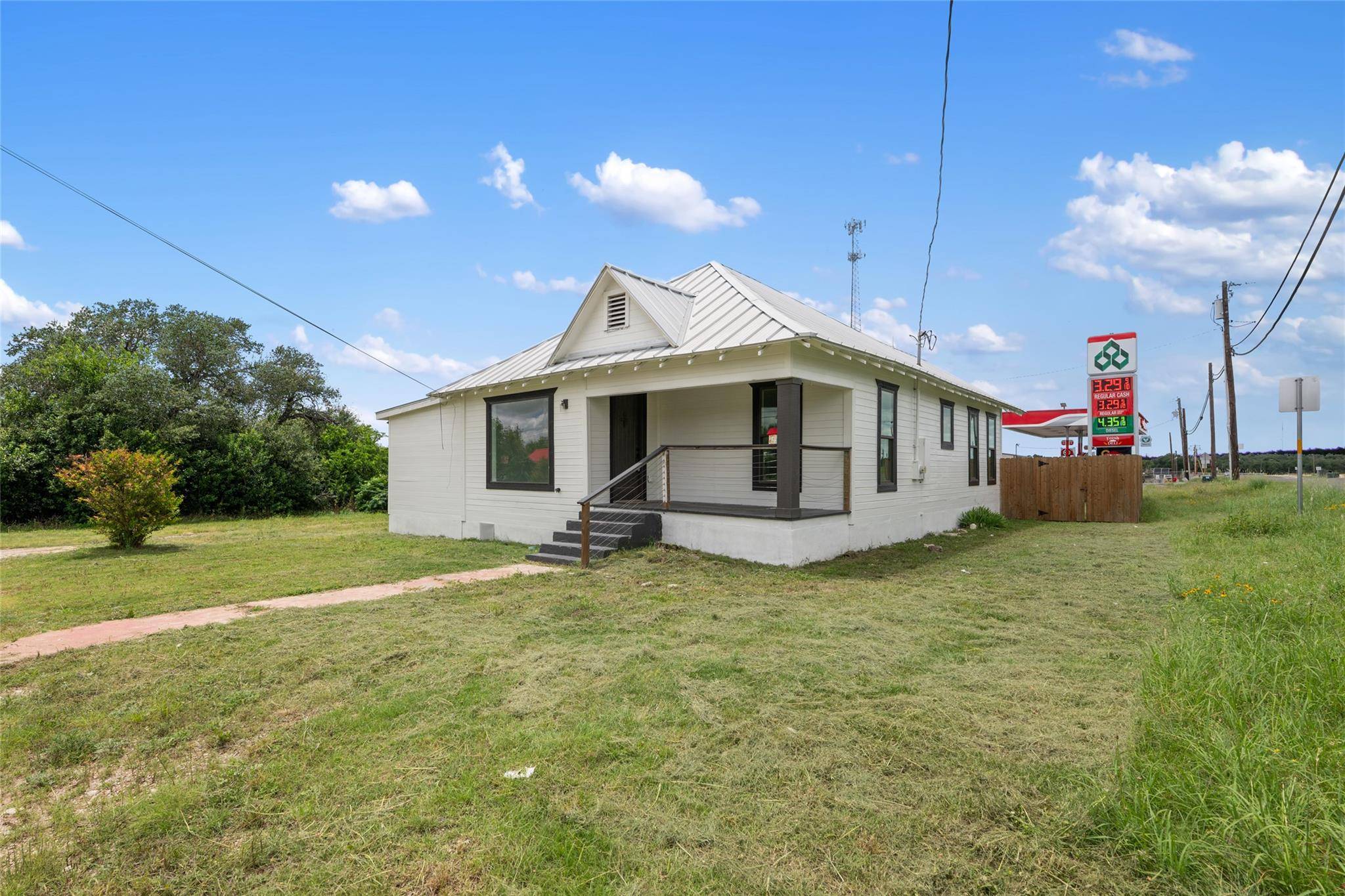 100 W Caskey ST, Florence, TX 76527