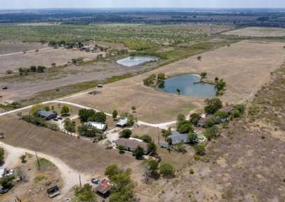 81 Roots RD, Martindale, TX 78655