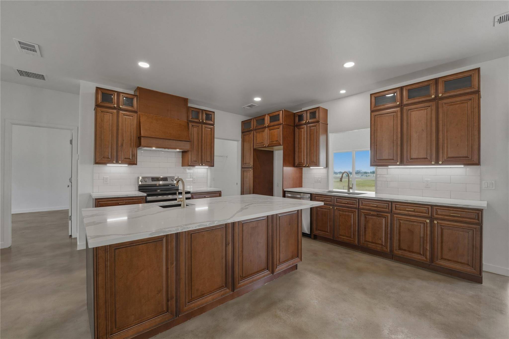 9345 Hajovsky RD, La Grange, TX 78945
