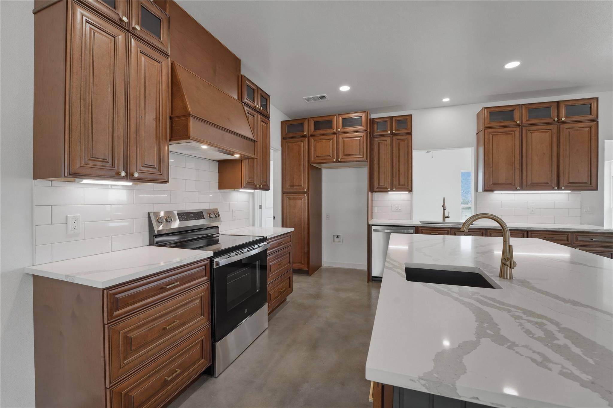 9345 Hajovsky RD, La Grange, TX 78945