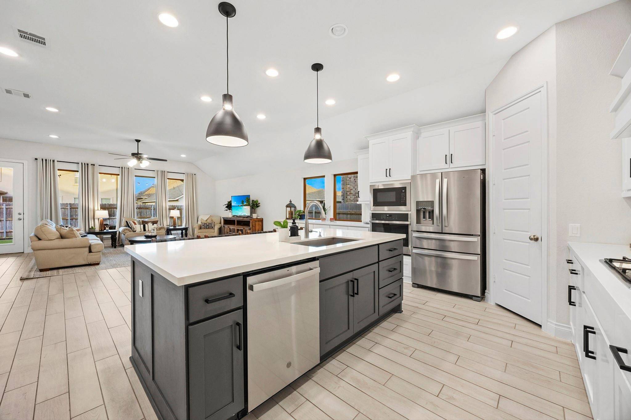 512 Monrovia CT, Liberty Hill, TX 78642
