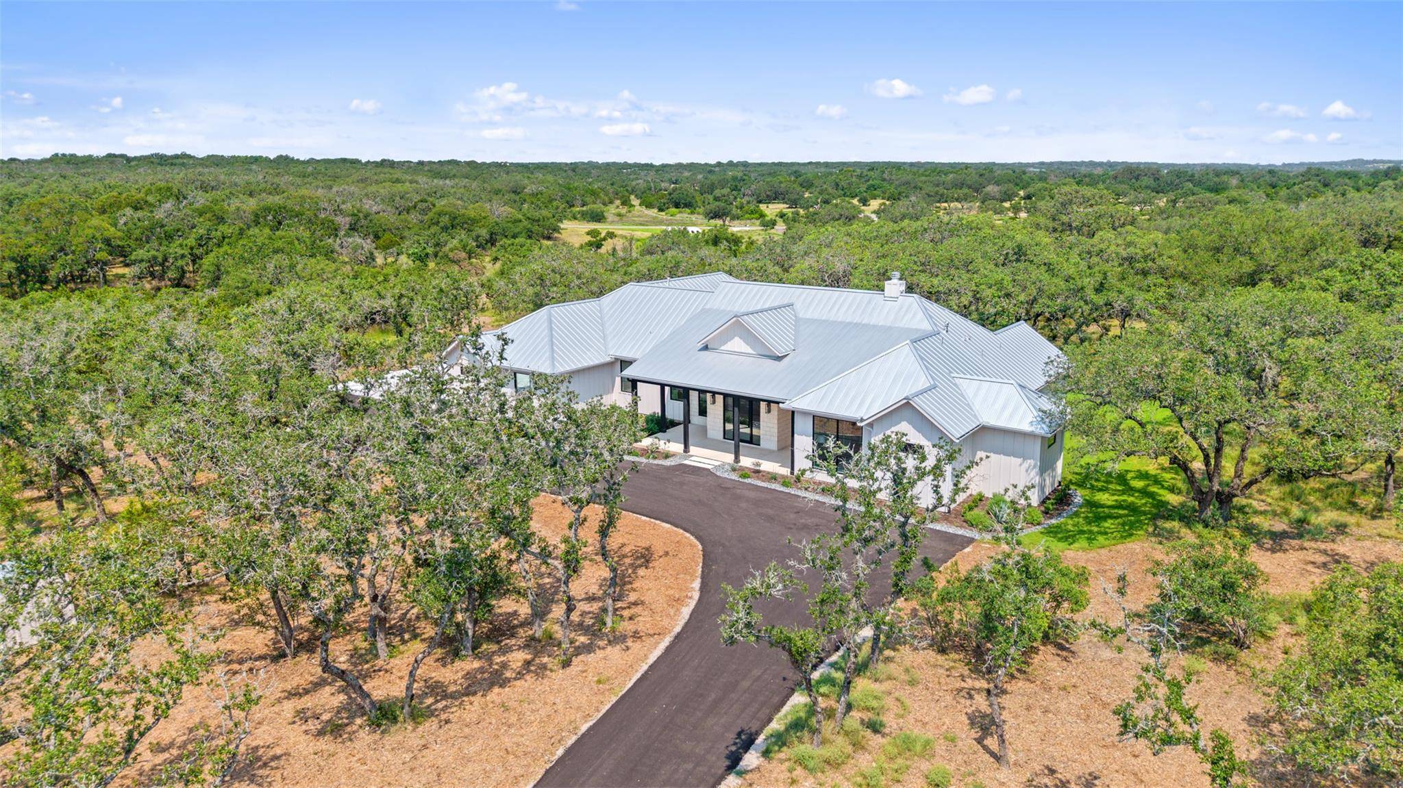 174 Crooked Creek CT, Johnson City, TX 78636