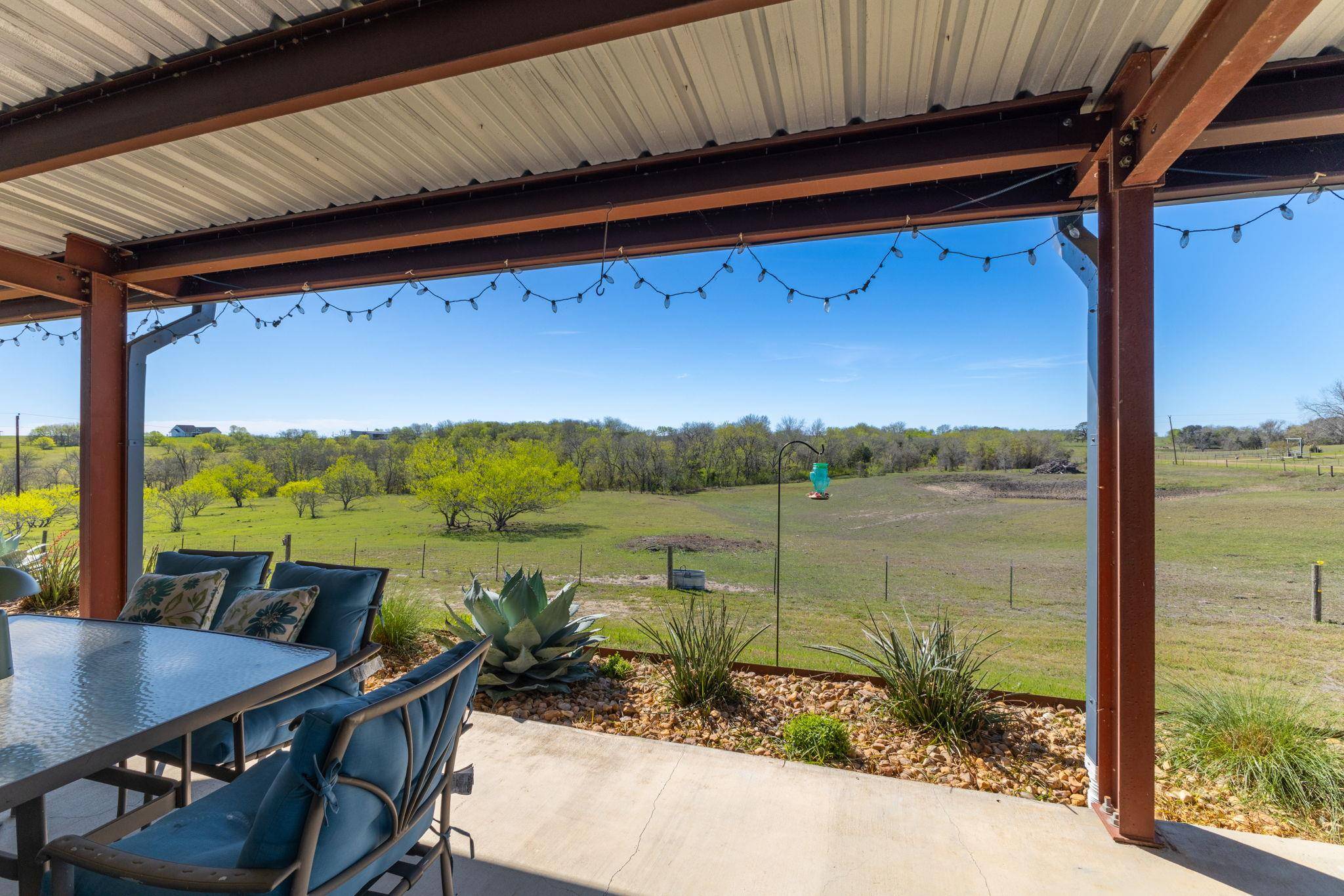 7047 Falke Heinrich RD, Schulenburg, TX 78956