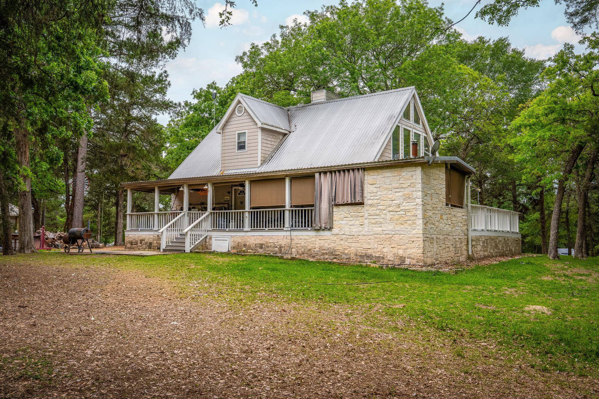 1055 BEECH CREST DR DR, New Ulm, TX 78950