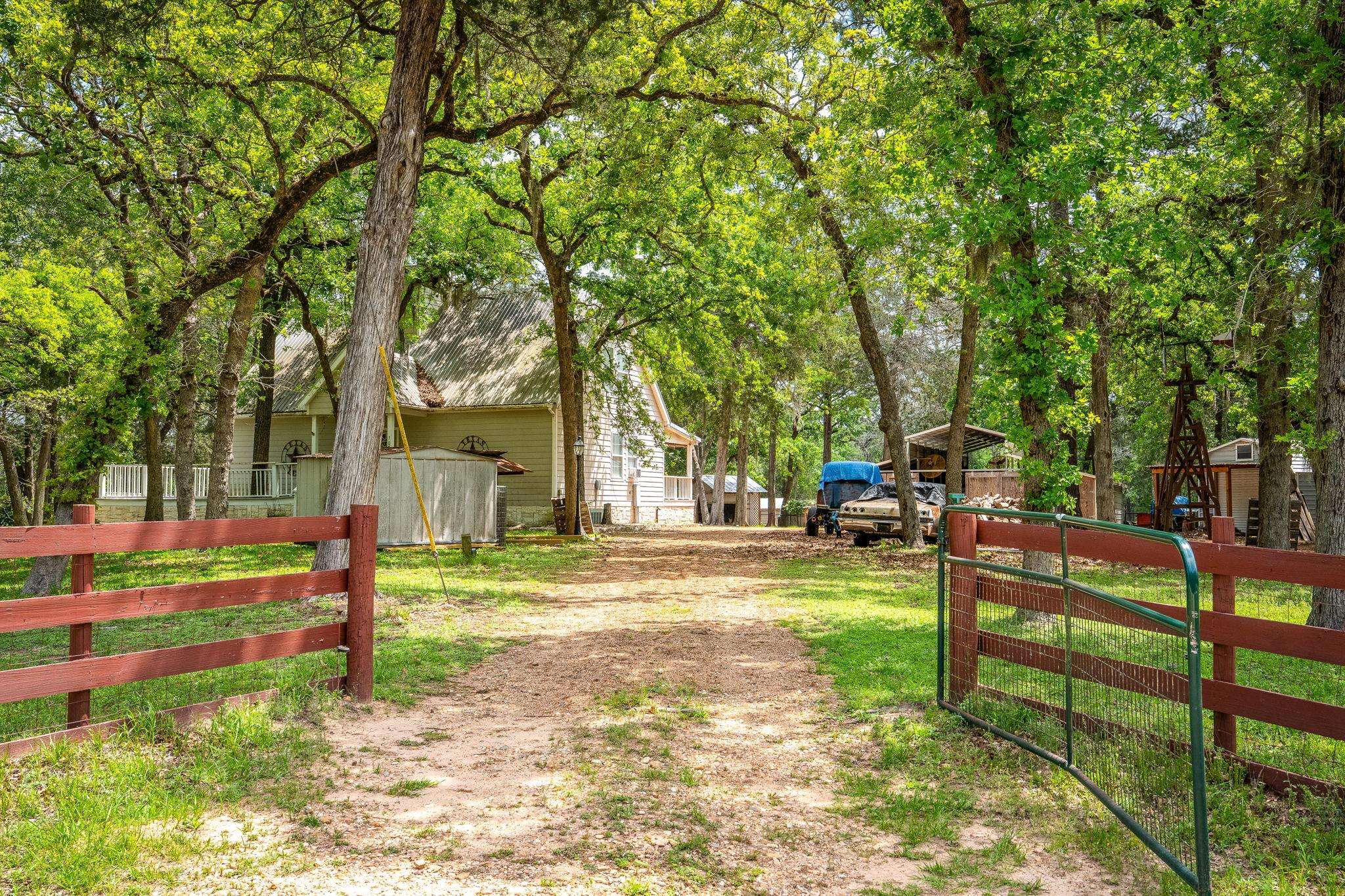 1055 BEECH CREST DR DR, New Ulm, TX 78950