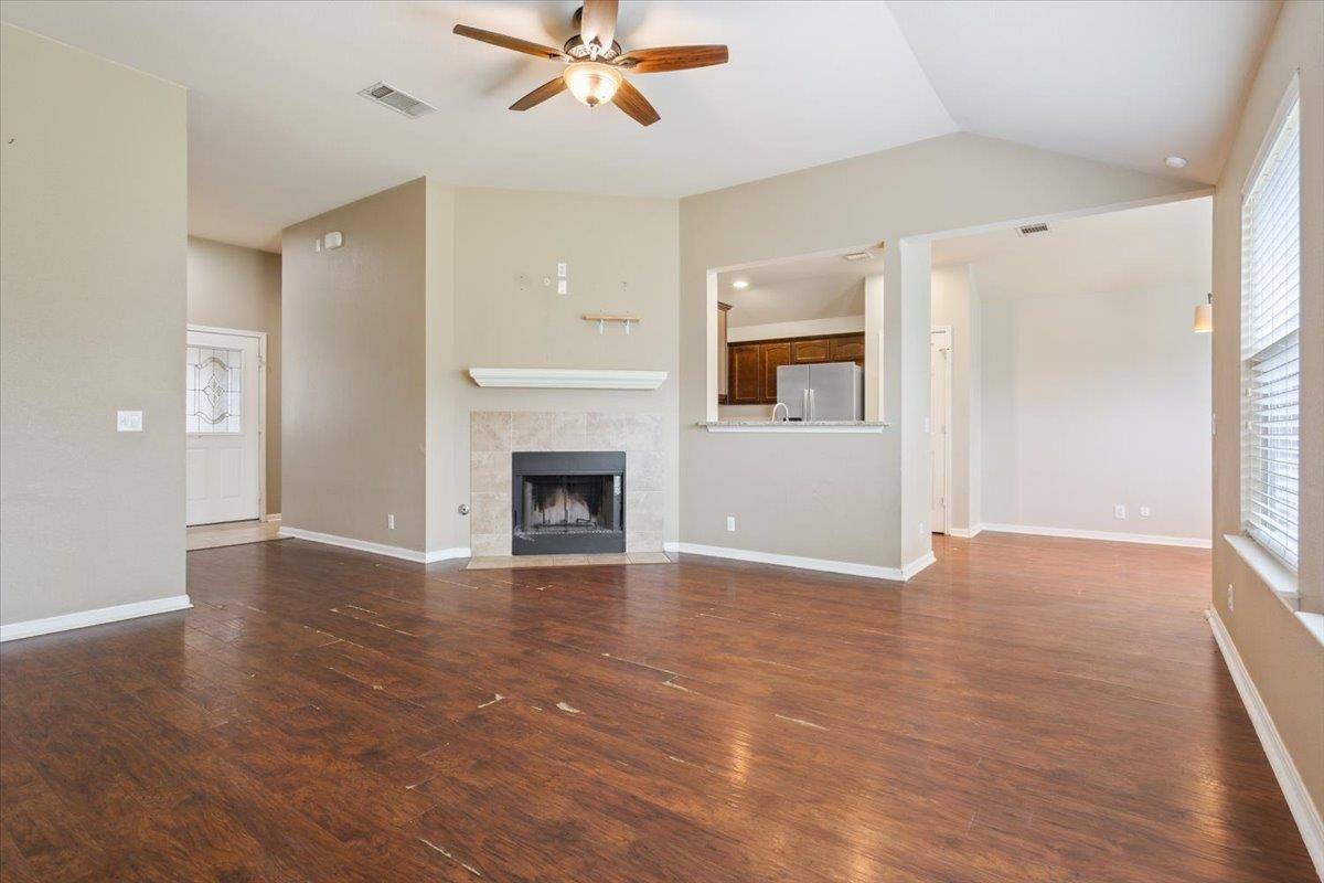 125 Bayliss ST, Hutto, TX 78634