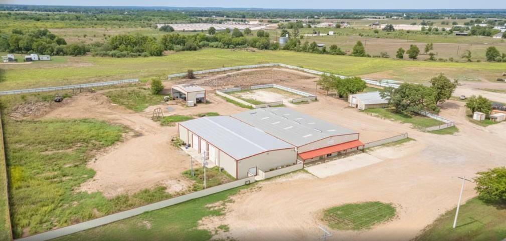 744 Fm 609, La Grange, TX 78945