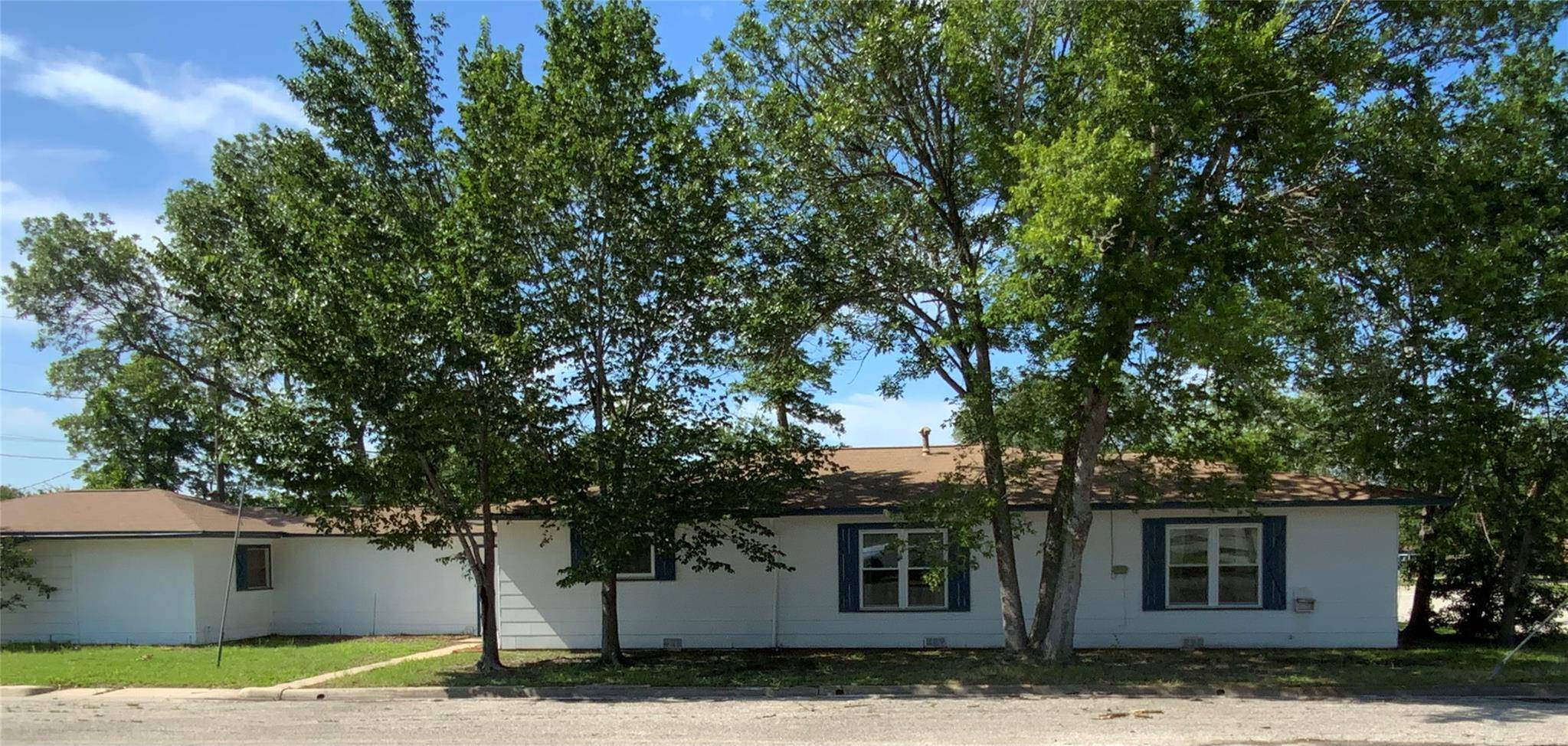 408 S Grimes ST, Giddings, TX 78942