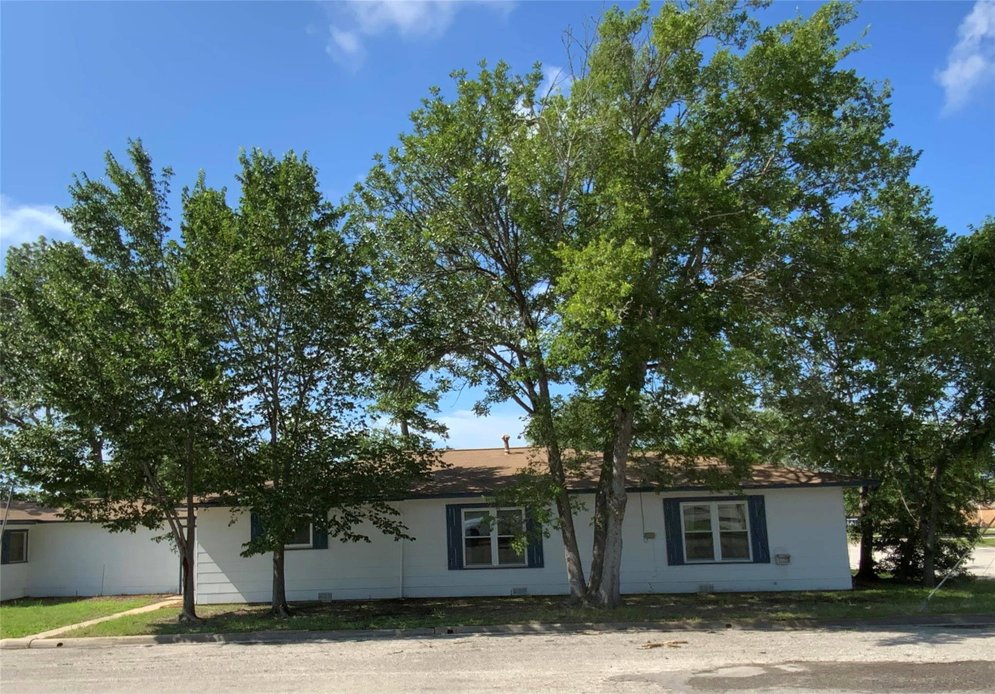 408 S Grimes ST, Giddings, TX 78942
