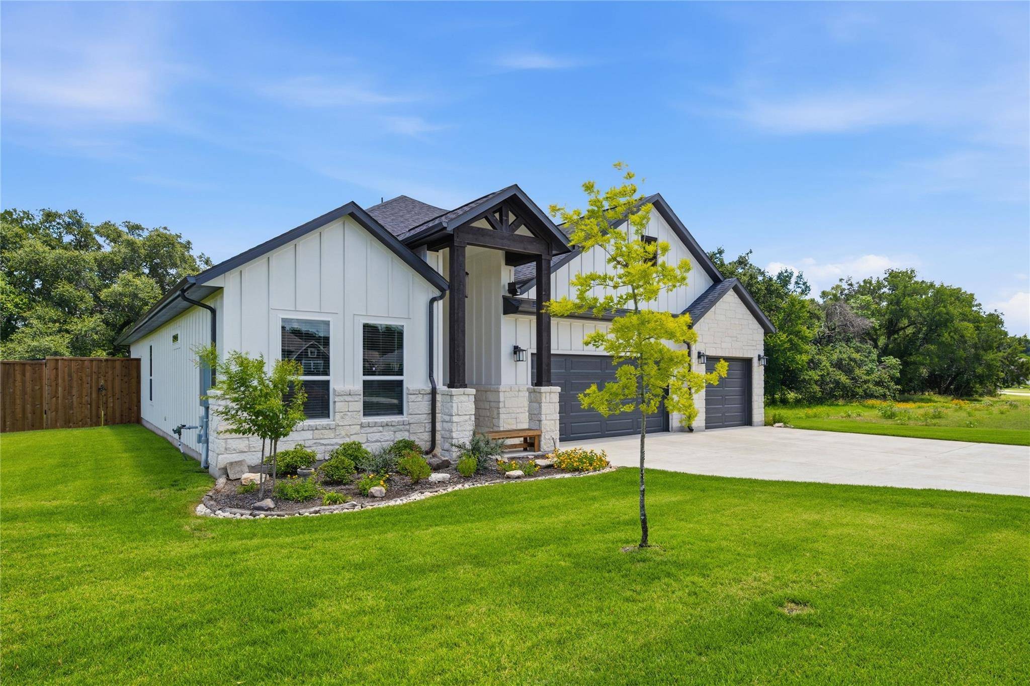 150 McNaughton DR, Liberty Hill, TX 78642