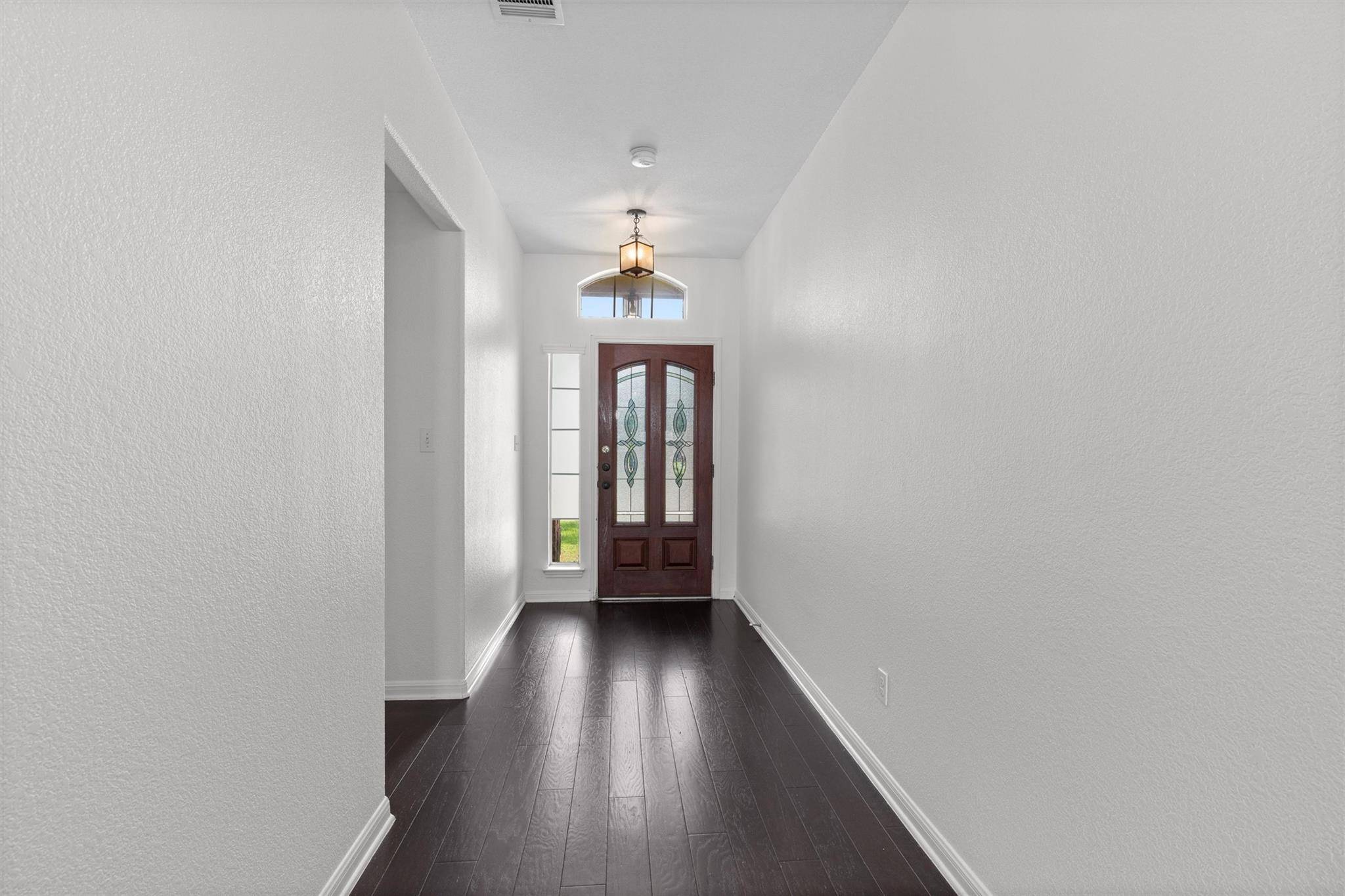 1049 Regency LN, Round Rock, TX 78665