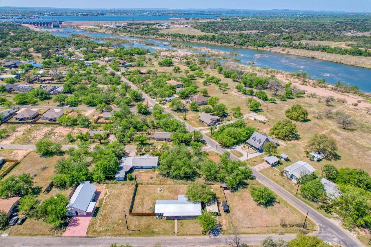874 Pine LN, Cottonwood Shores, TX 78657