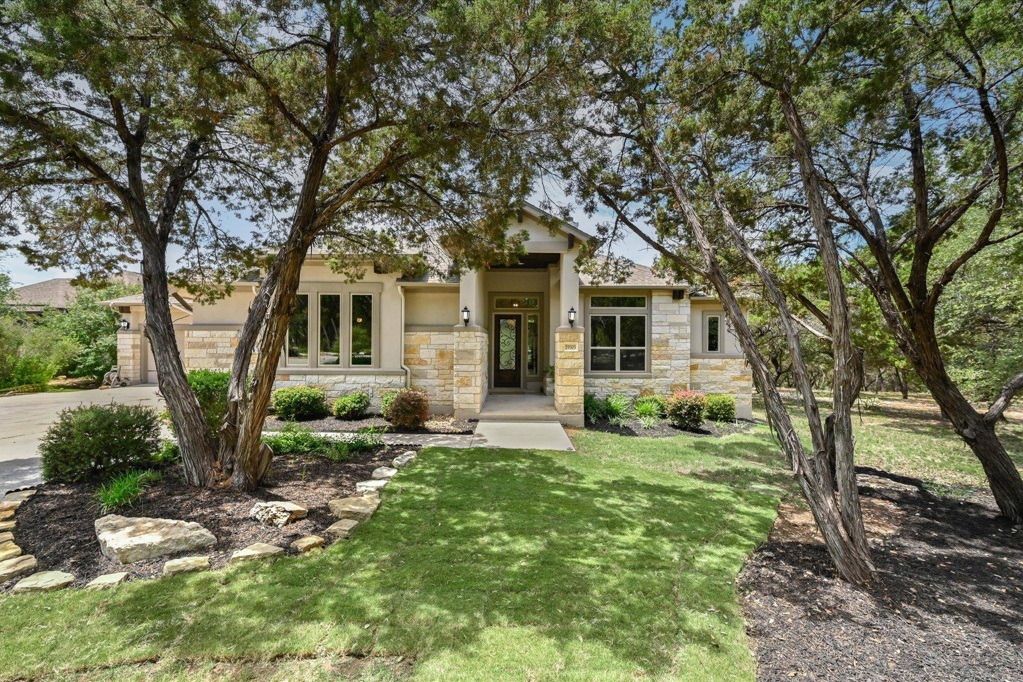 19305 Leisure LN, Jonestown, TX 78645
