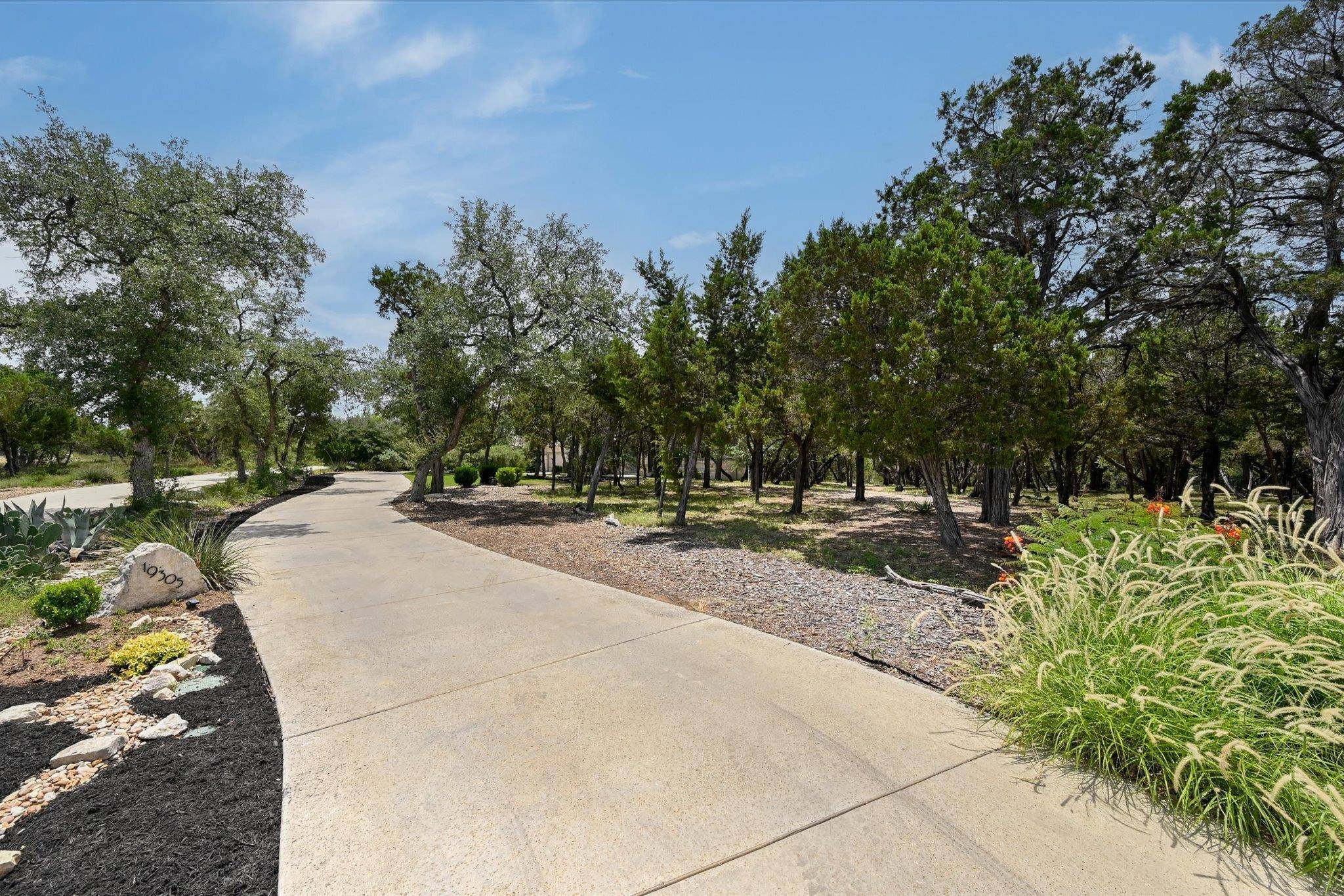 19305 Leisure LN, Jonestown, TX 78645