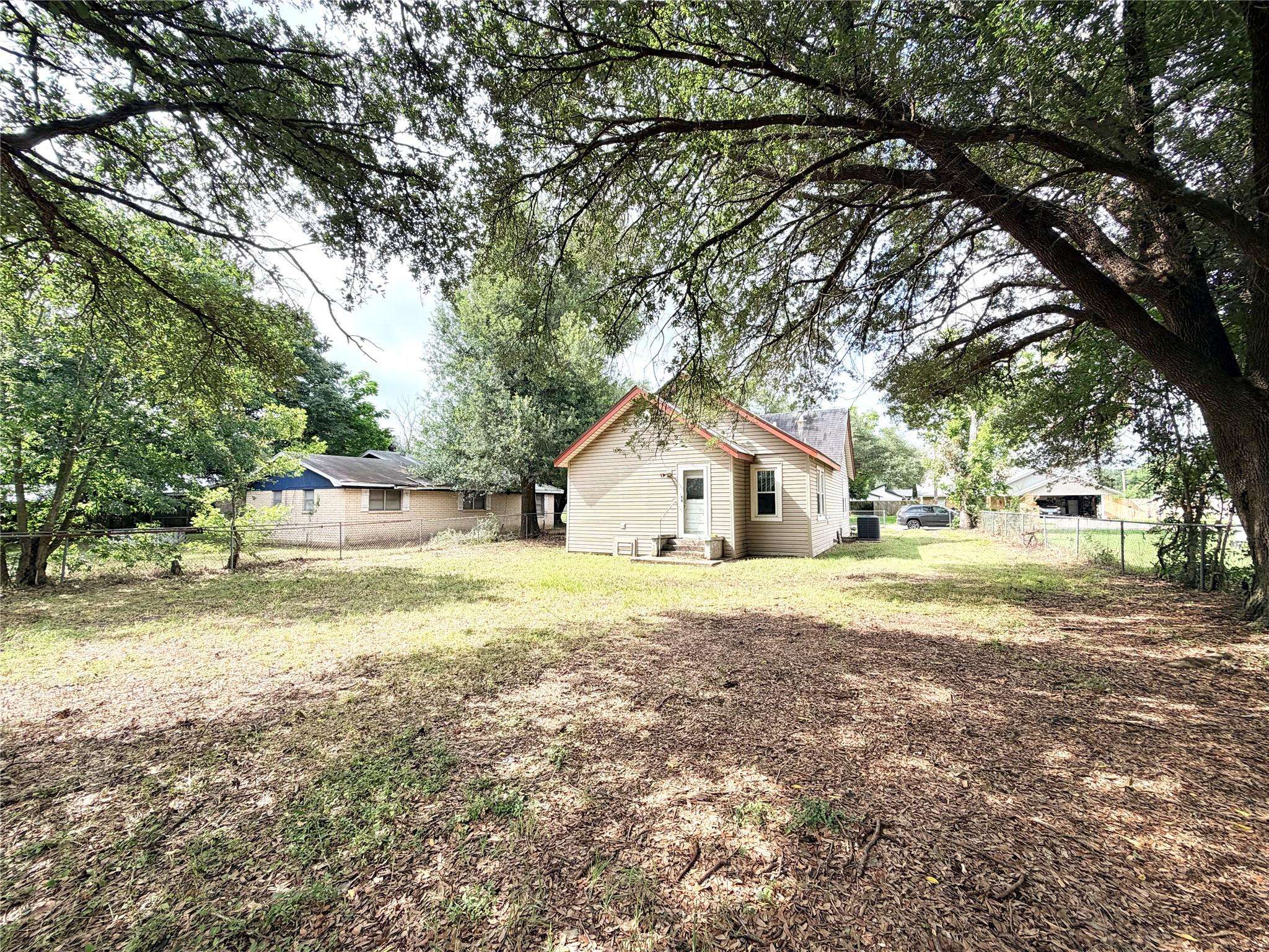 702 E 18th ST, Cameron, TX 76520