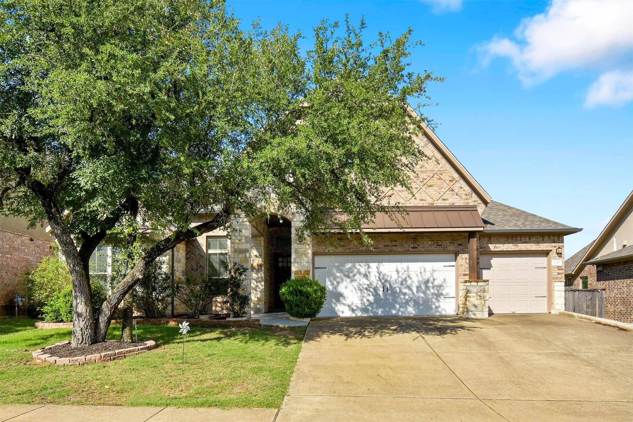 2325 Blended Tree Ranch DR, Leander, TX 78641