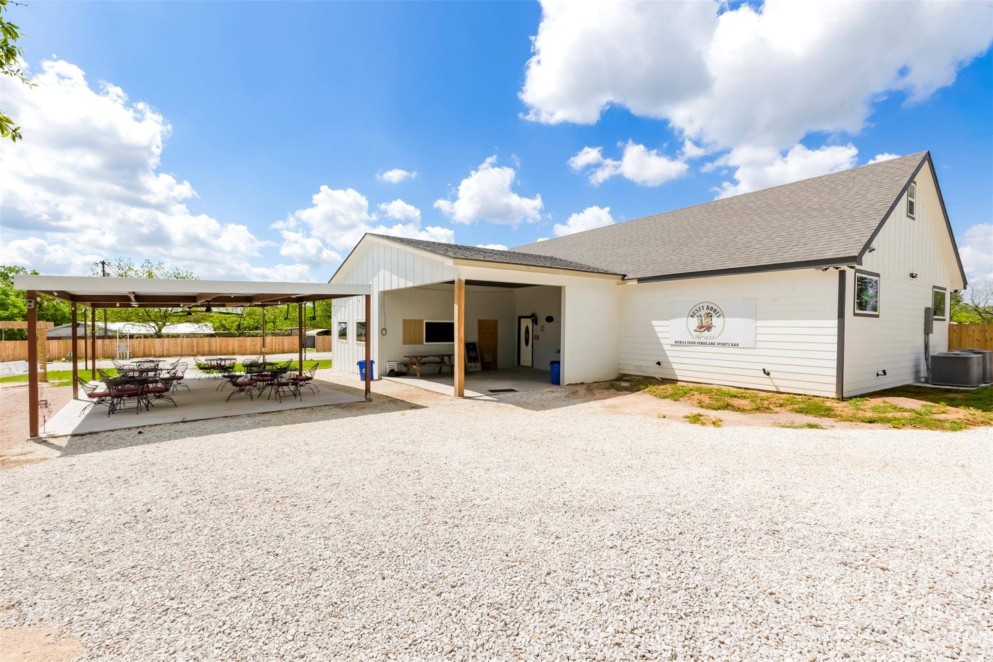 306 Oak ST, Rockdale, TX 76567