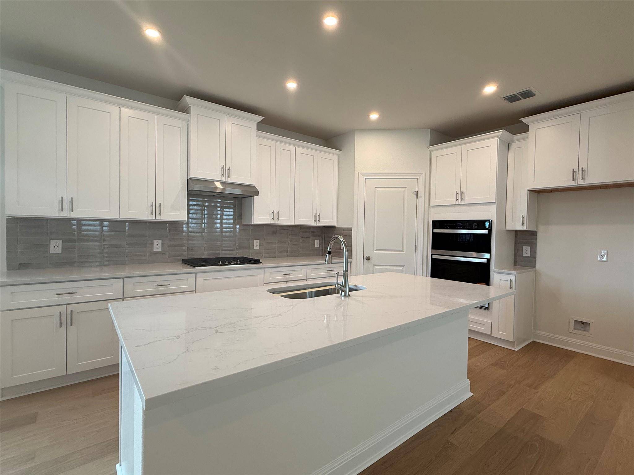 132 Tenny LN, Kyle, TX 78640