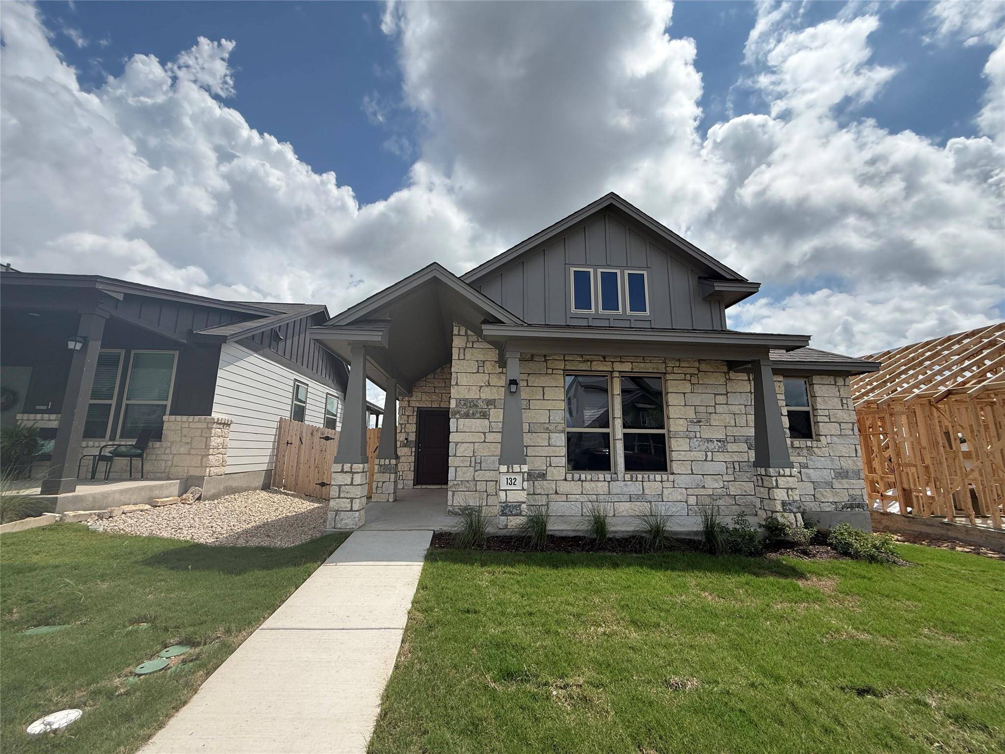 132 Tenny LN, Kyle, TX 78640