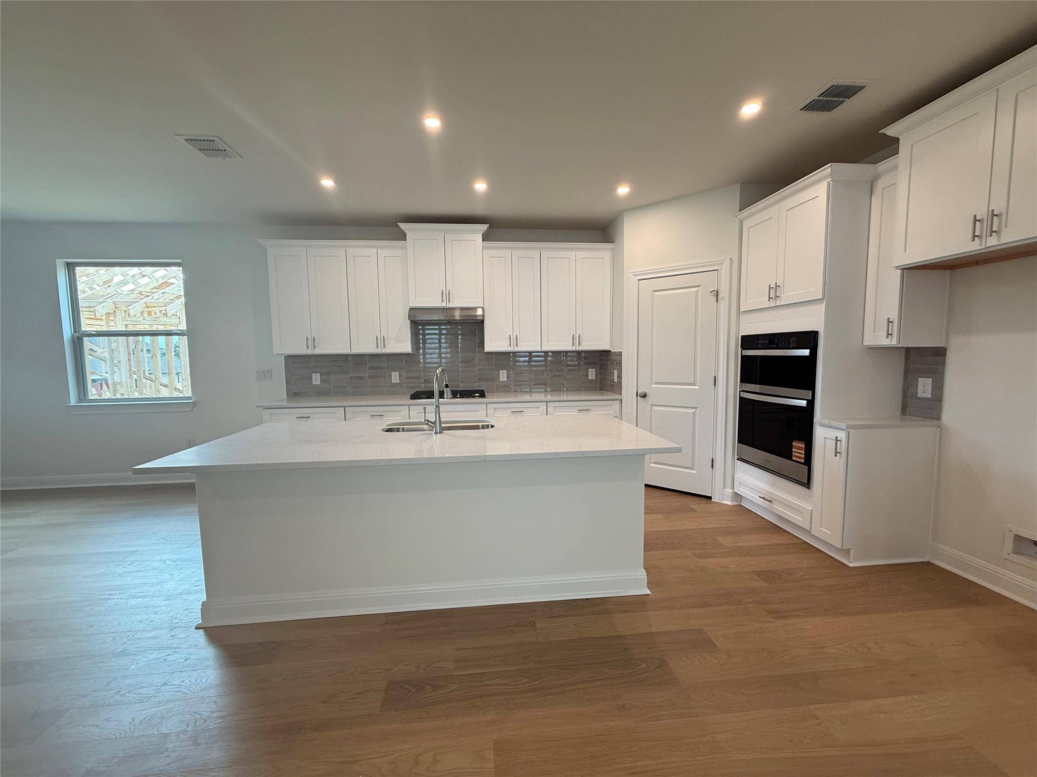 132 Tenny LN, Kyle, TX 78640