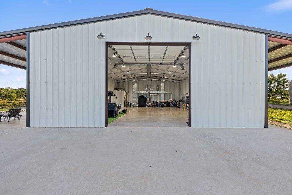 440 Flying X RD, Spicewood, TX 78669