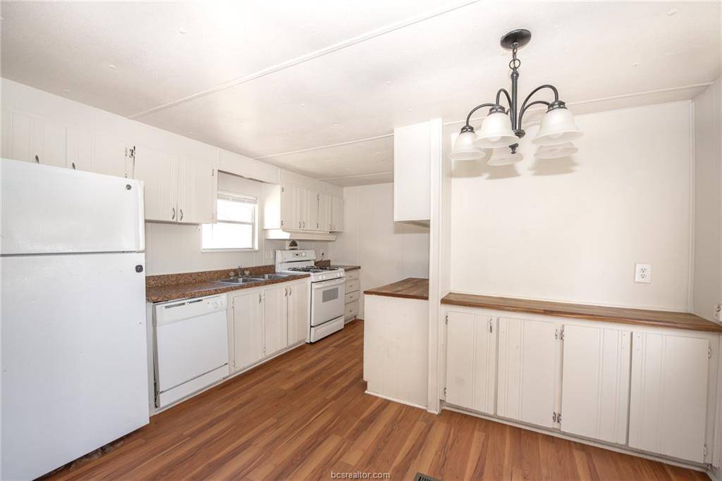 806 N Oneal Street, Caldwell, TX 77836