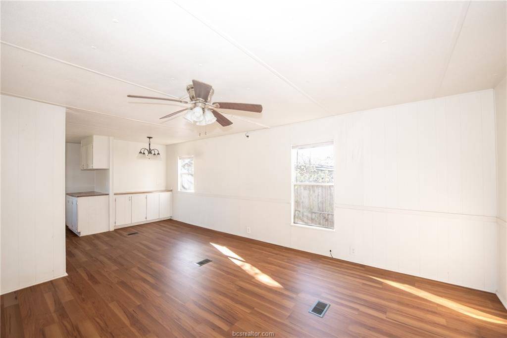 806 N Oneal Street, Caldwell, TX 77836