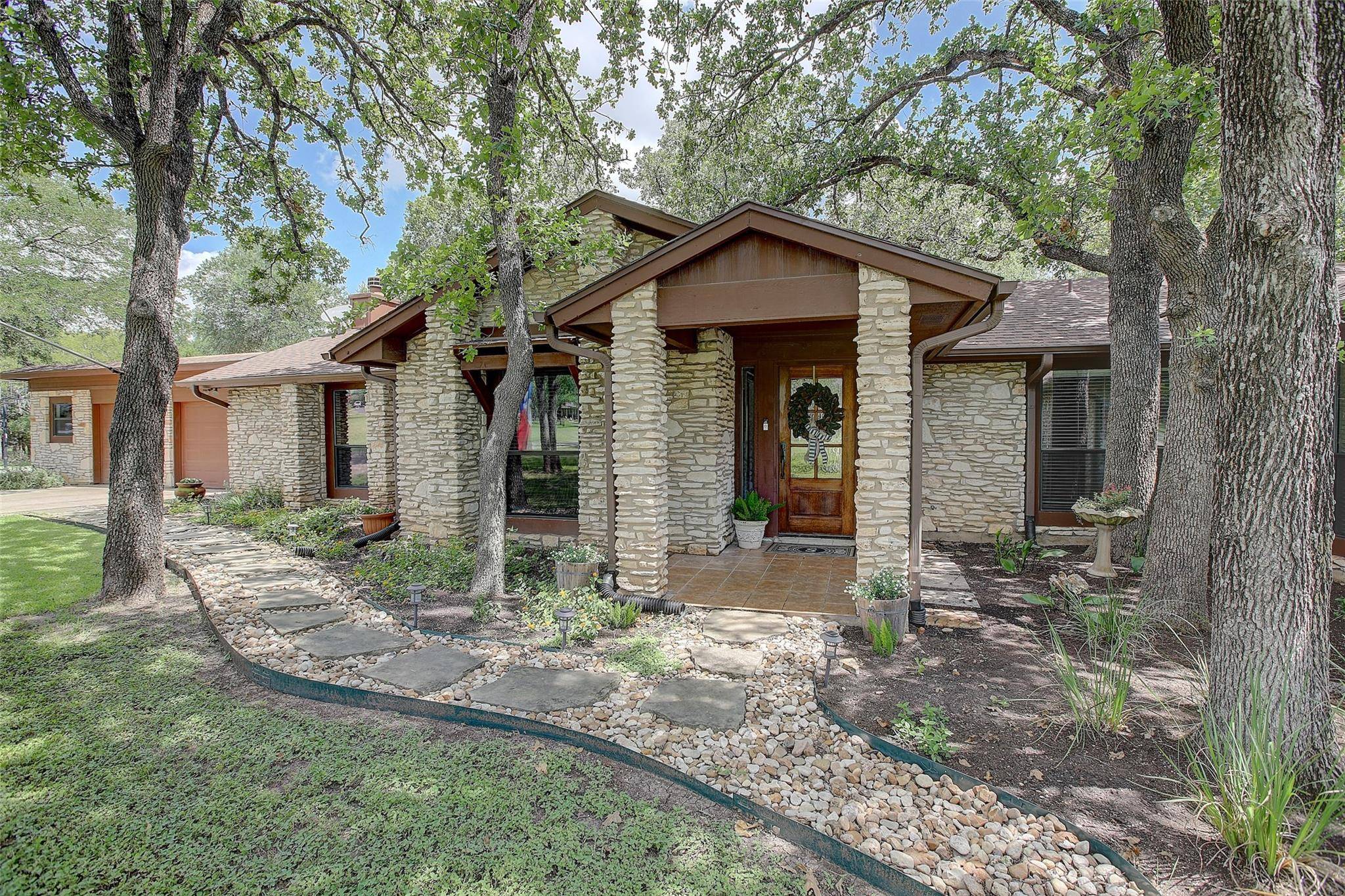 205 E Esparada DR, Georgetown, TX 78628