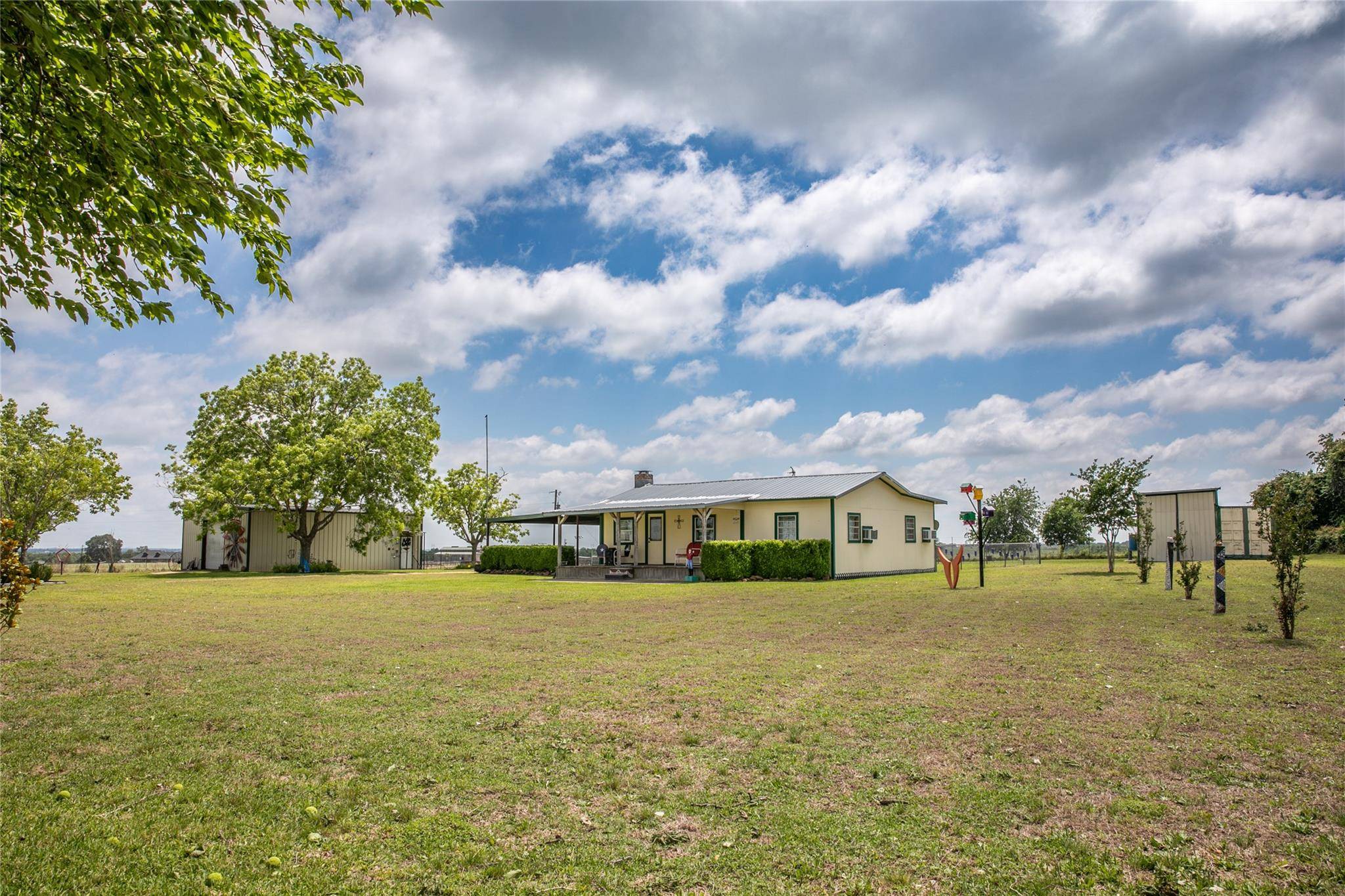 2603 McNelly LN, Burton, TX 77835