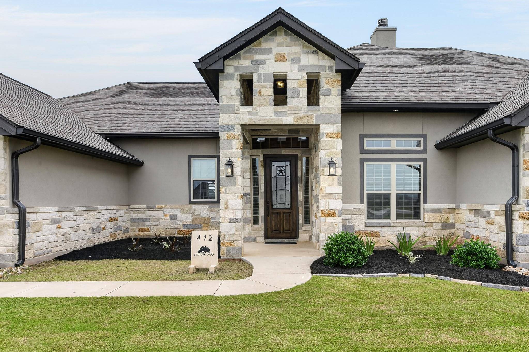 412 Farmstead DR, Seguin, TX 78155