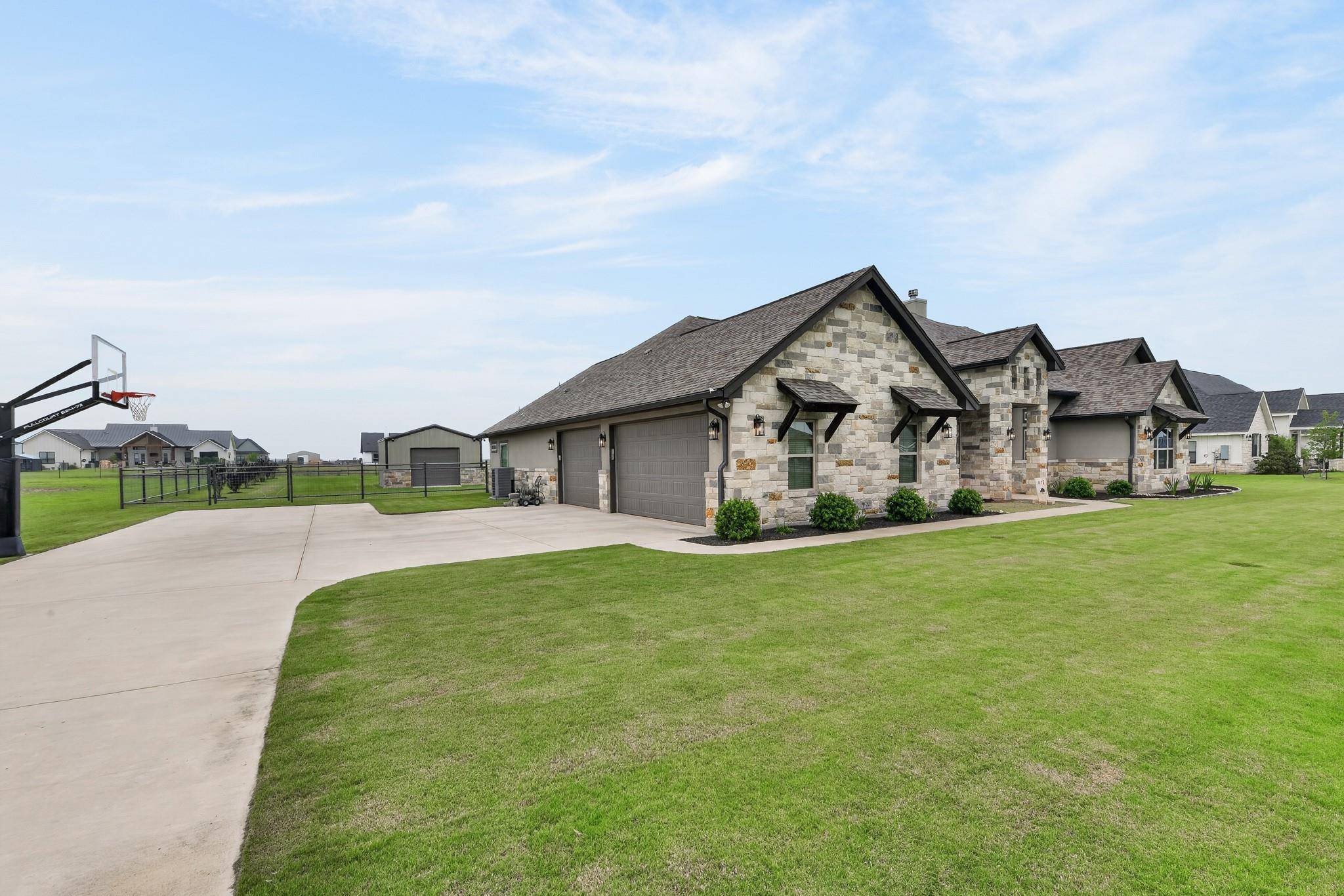 412 Farmstead DR, Seguin, TX 78155