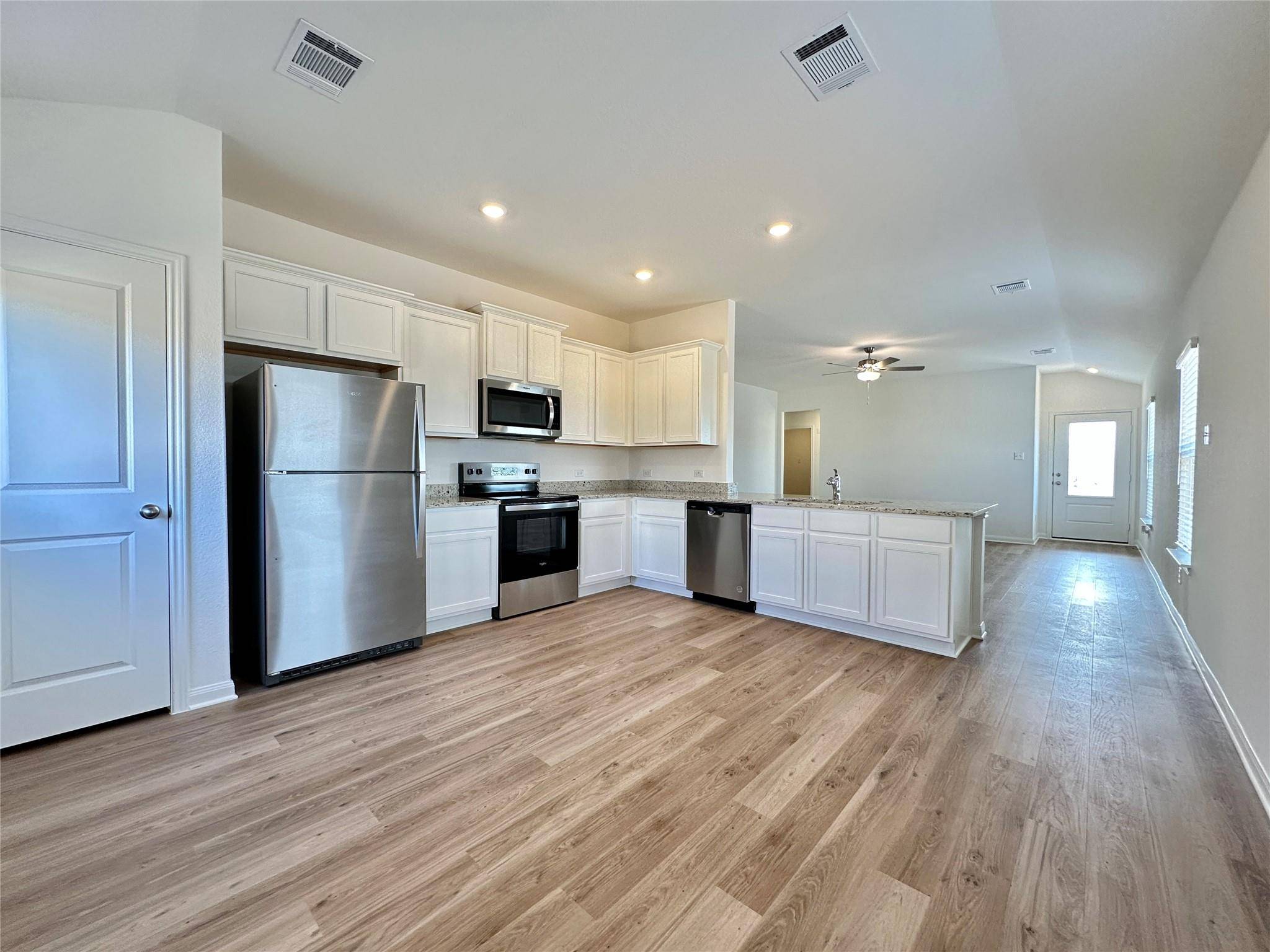 125 Paradise Canyon DR, Jarrell, TX 76537