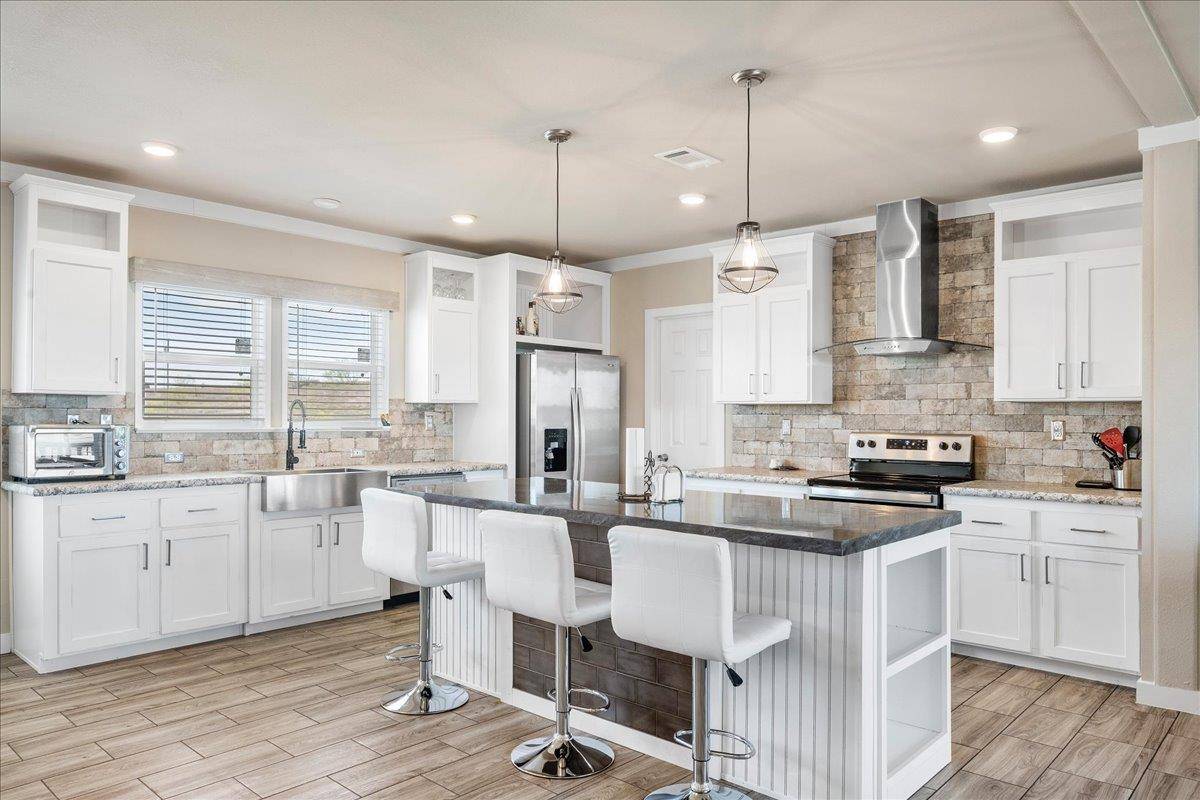 430 County Road 451, Coupland, TX 78615