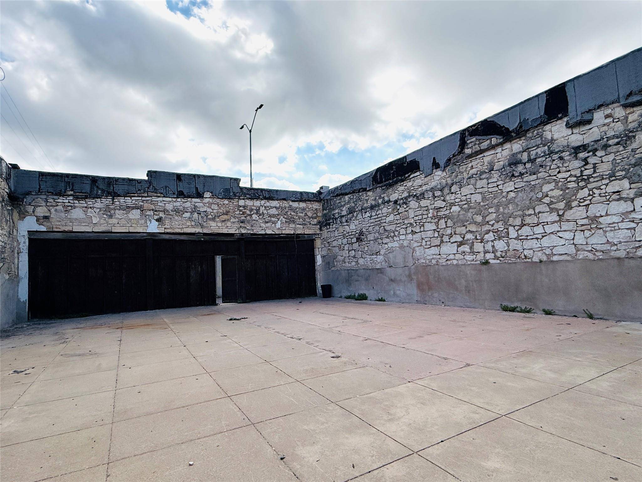 107 N Main ST, Taylor, TX 76574