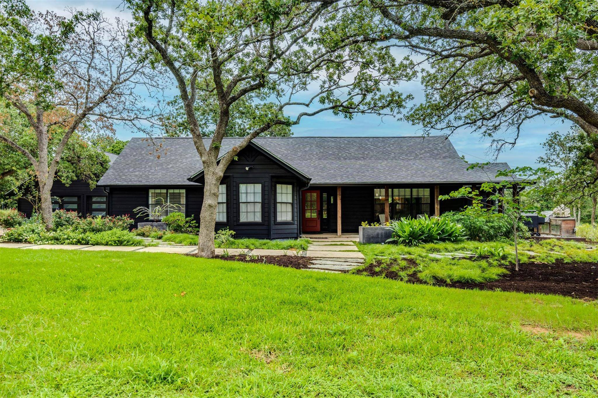 160 Shady Oaks DR, Dale, TX 78616