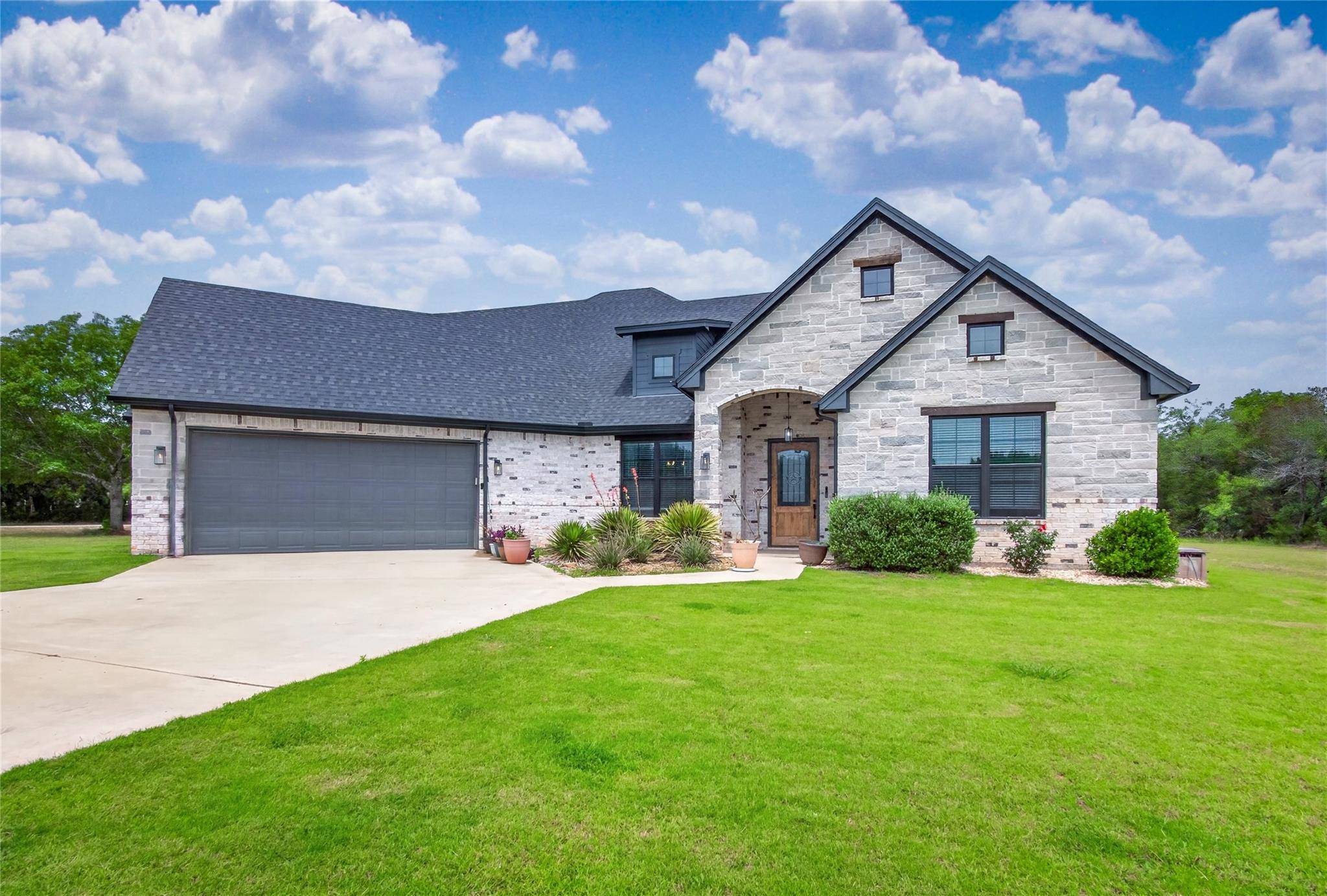 18107 Forrest DR, Whitney, TX 76692
