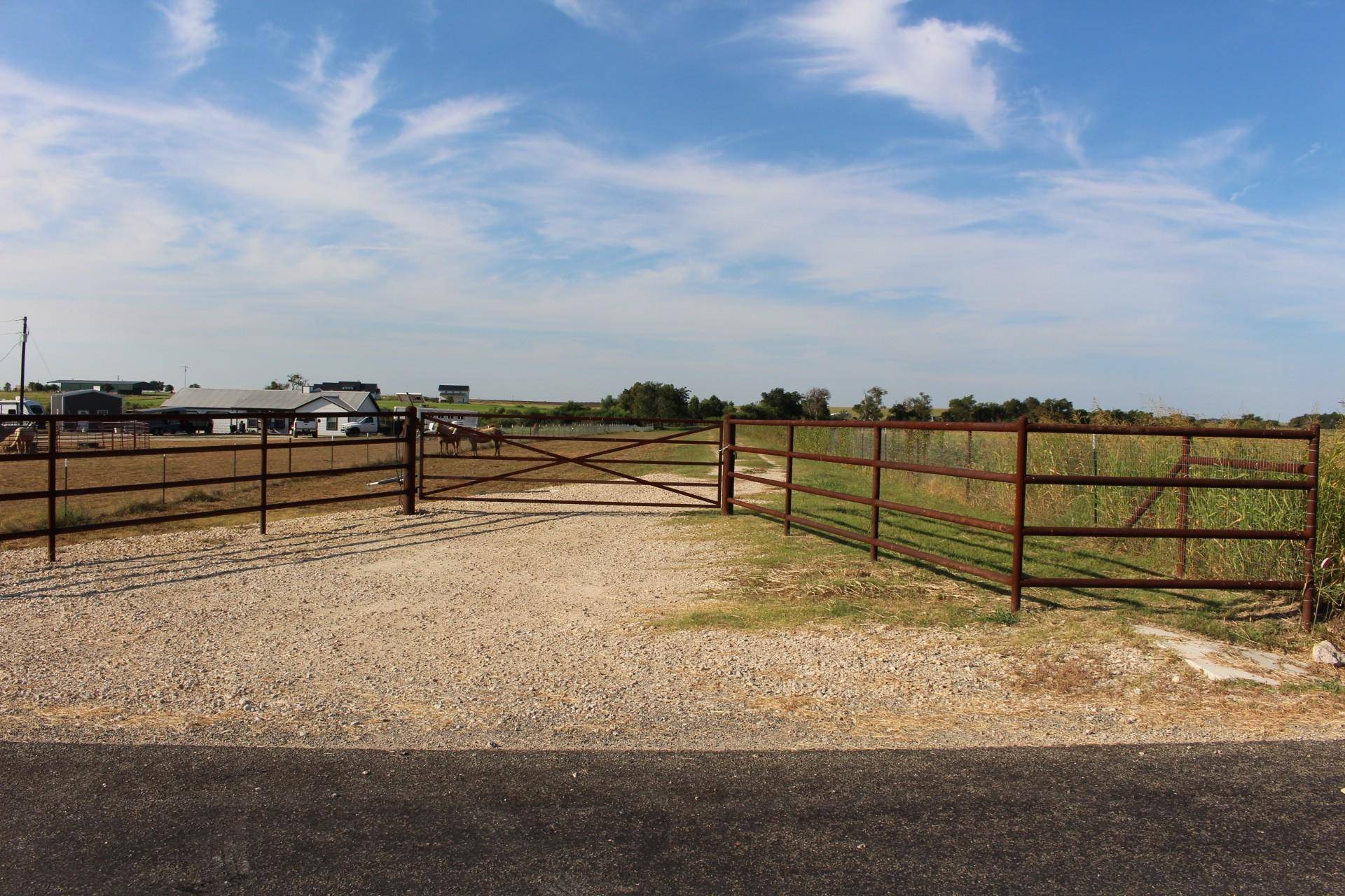 700 County Road 330 RD, Granger, TX 76530