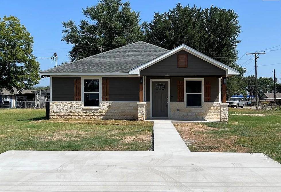 709 W Evans ST, Hearne, TX 77859