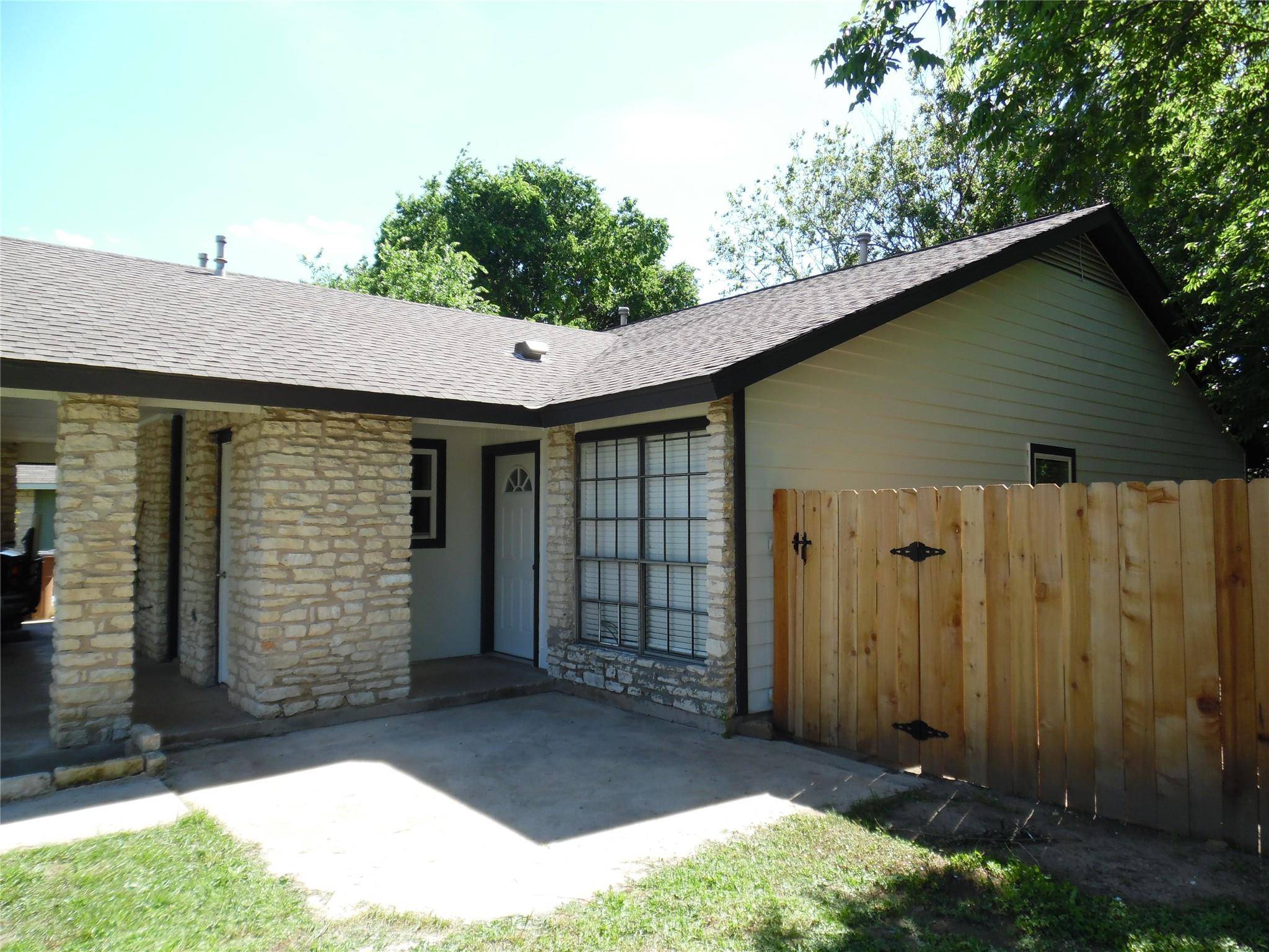 7400 Dixie DR #B, Austin, TX 78744