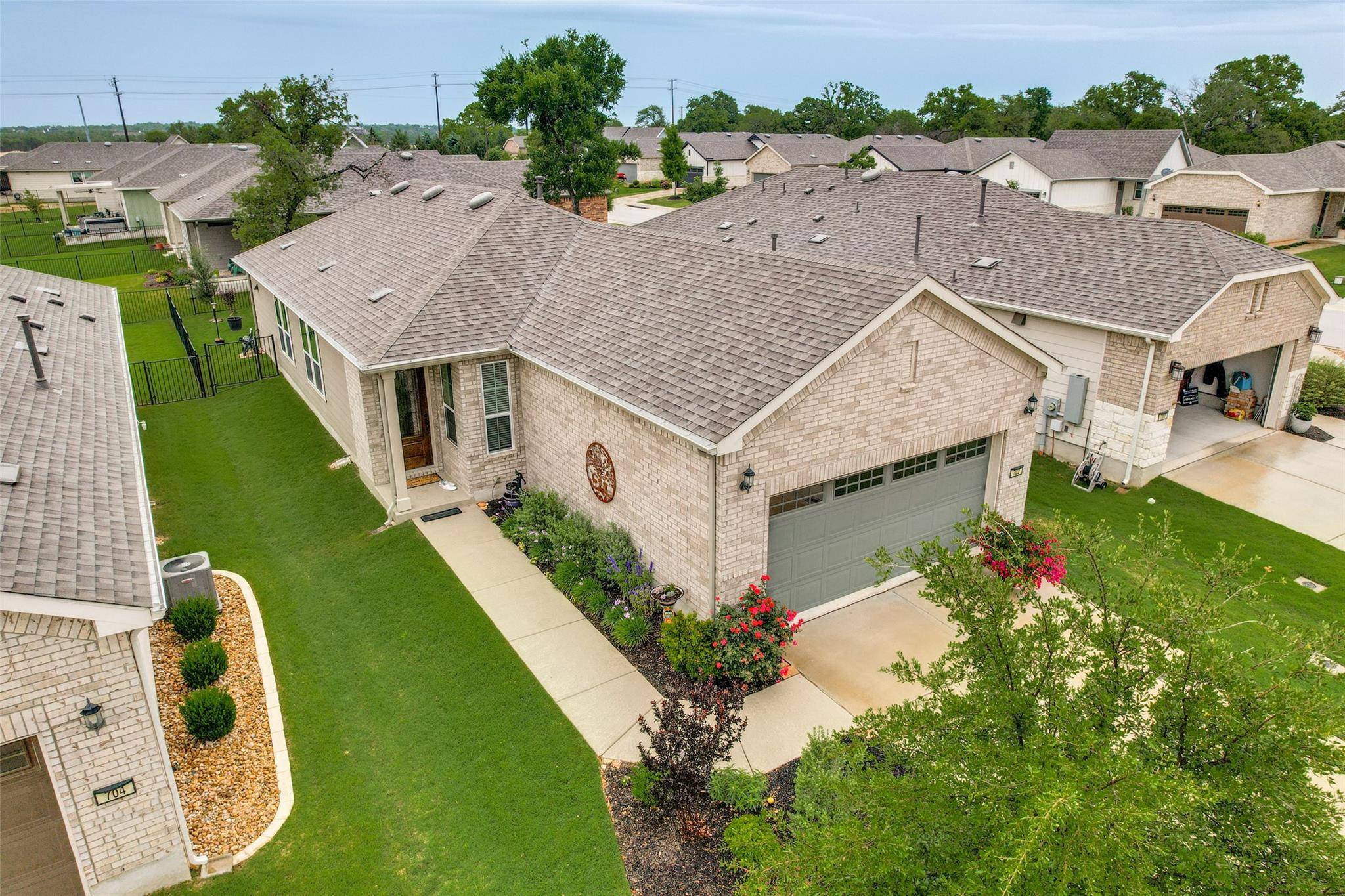702 Saratoga LN, Georgetown, TX 78633