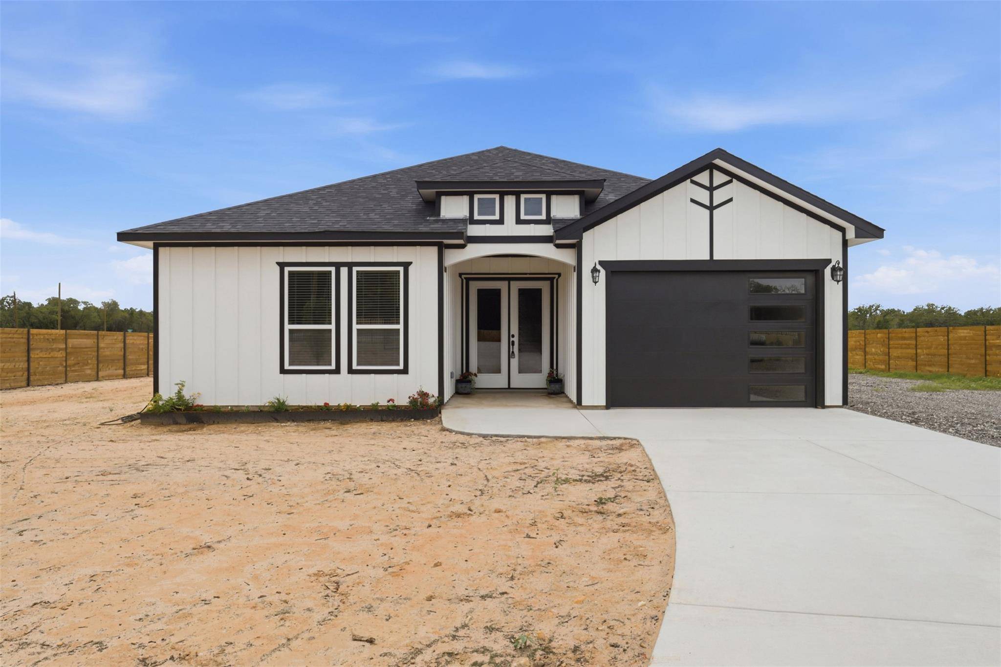 123 Los Robles RD, Elgin, TX 78621