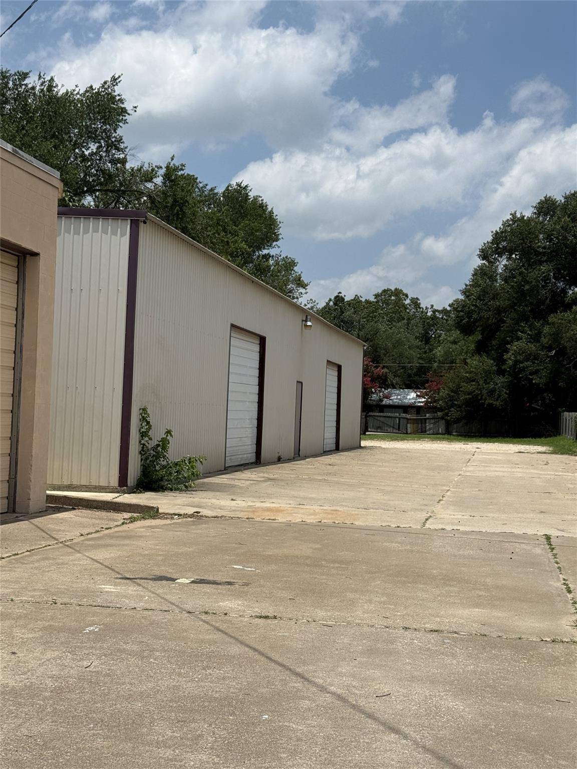 734 W Cameron Ave, Rockdale, TX 76567