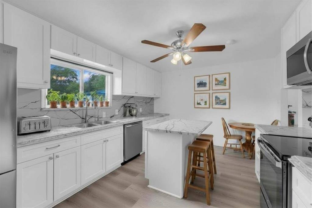 1002 S Pierce ST, Burnet, TX 78611