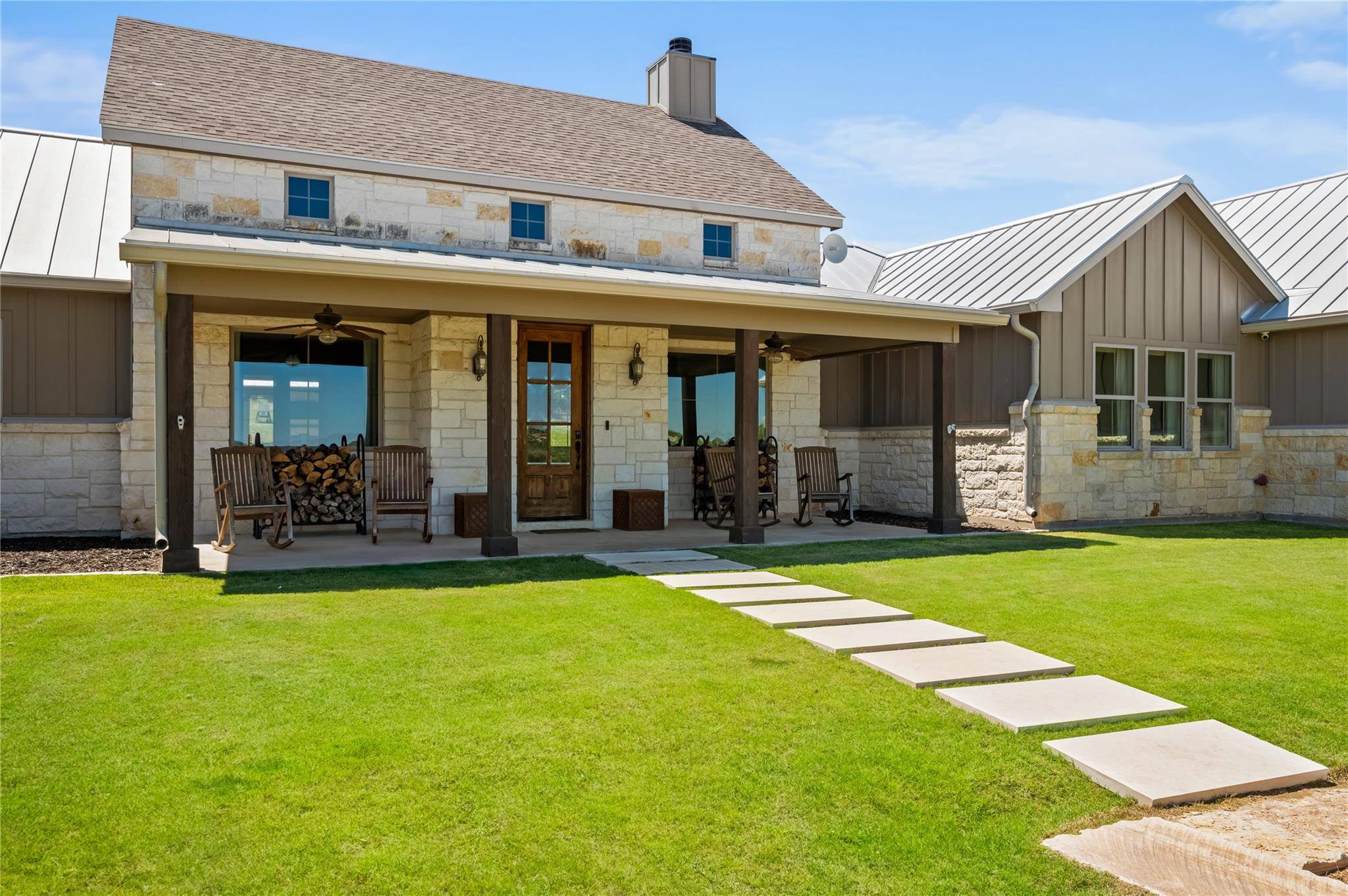 283 Soaring Eagles DR, Fredericksburg, TX 78624