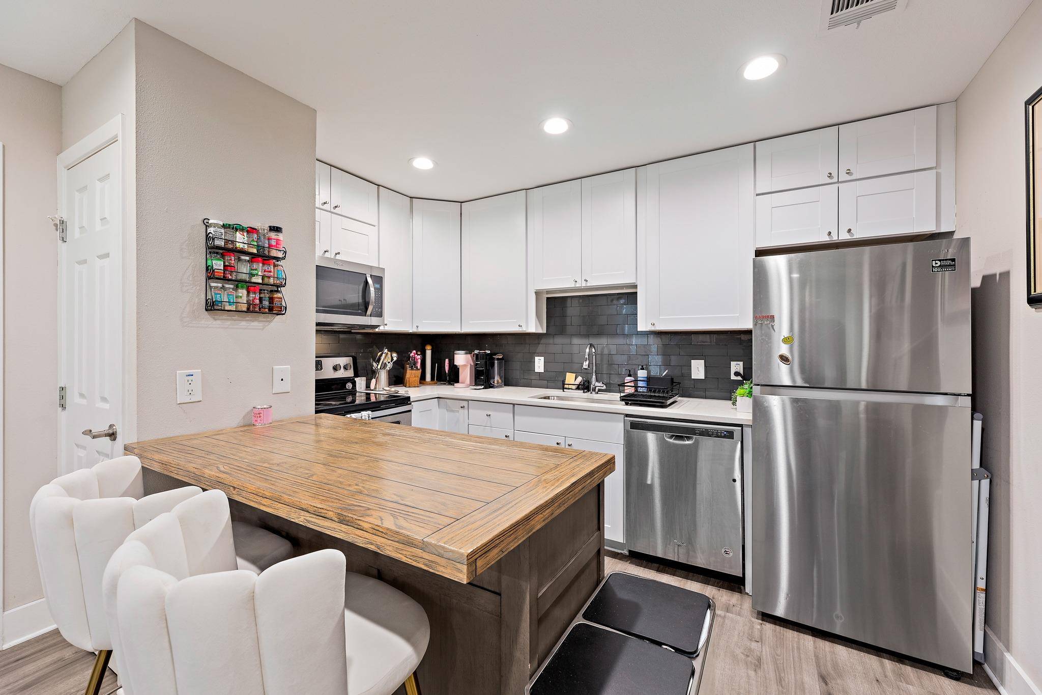 935 La Posada DR #128, Austin, TX 78752