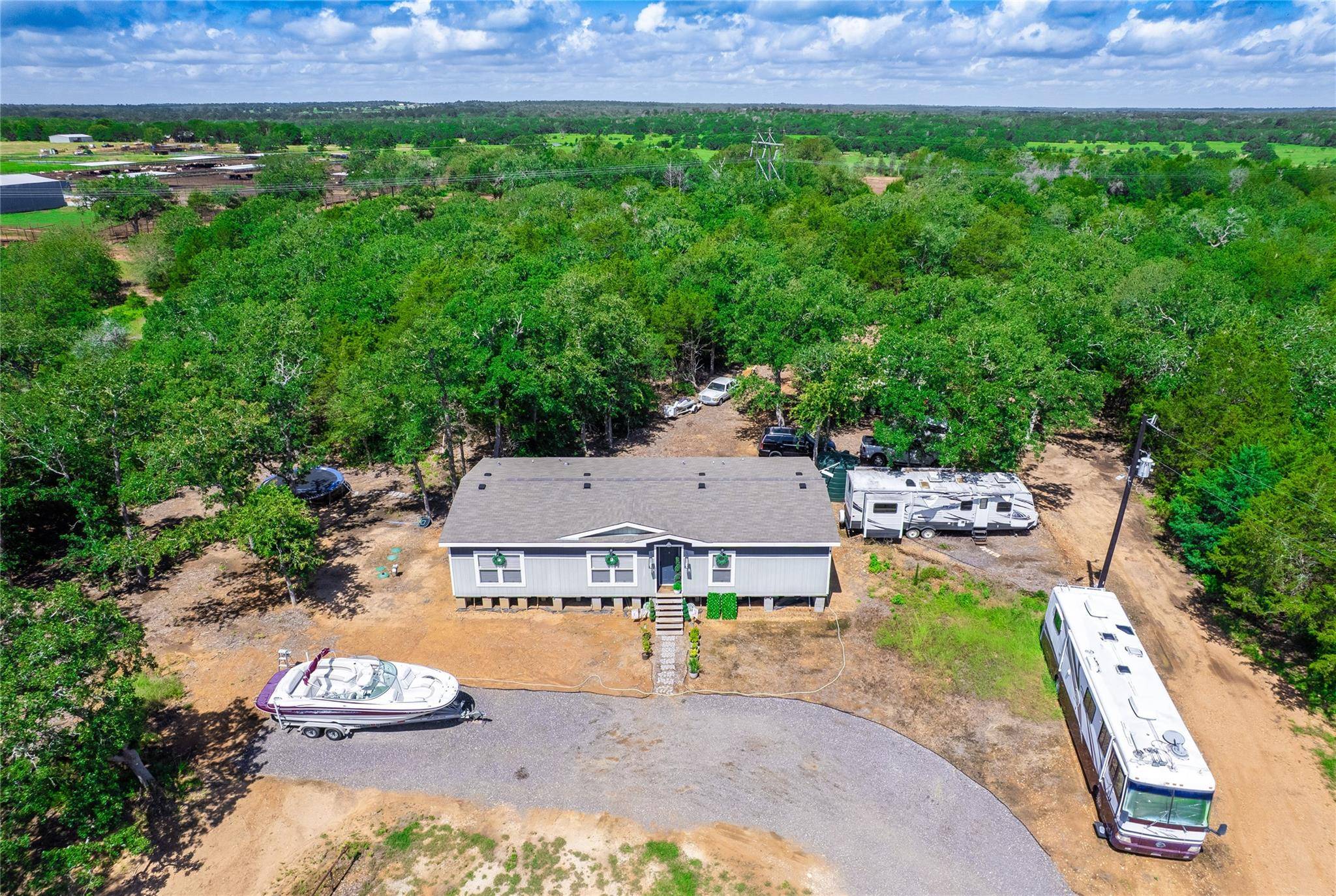 1686 FM 2104, Paige, TX 78659