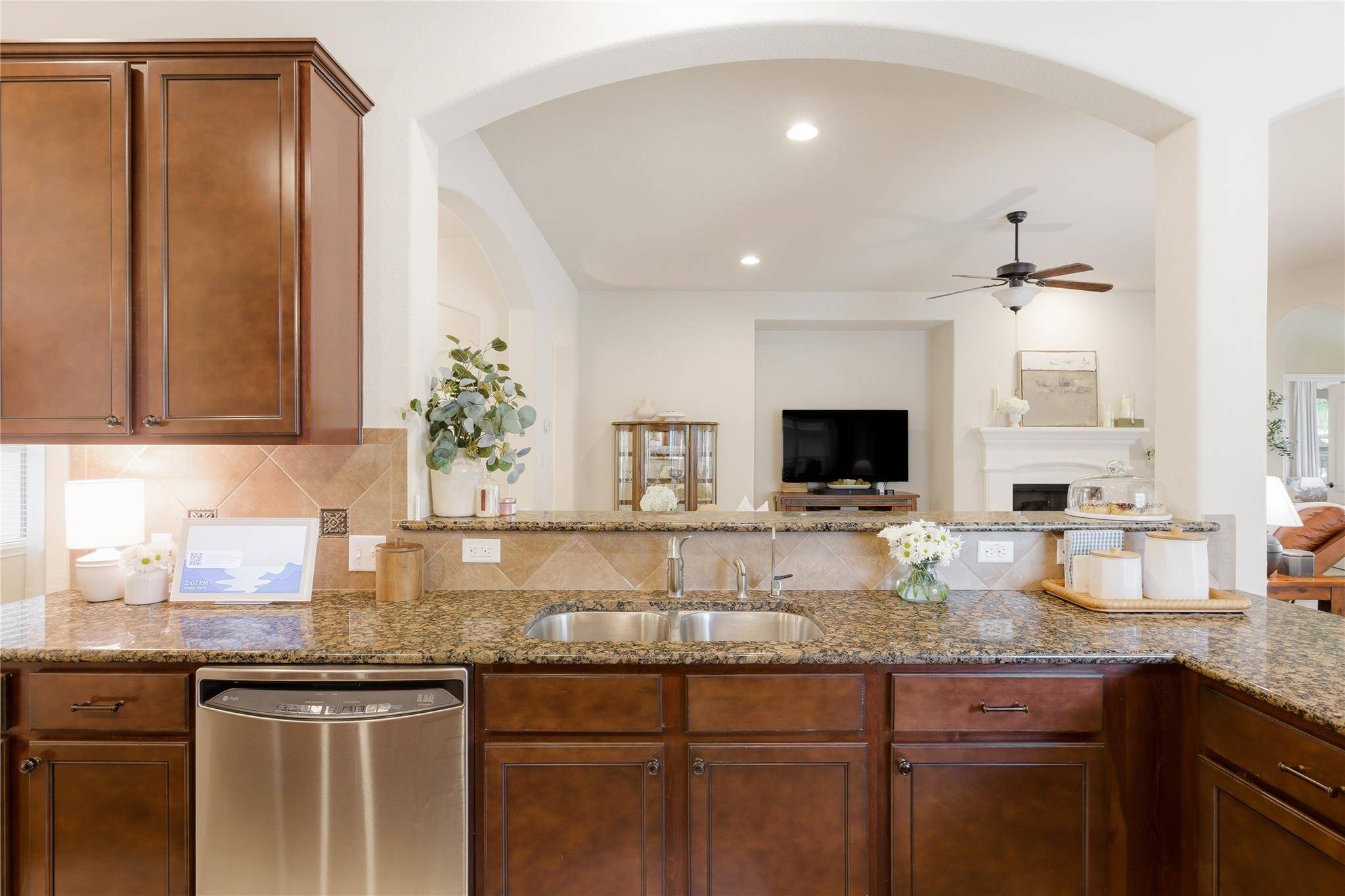 214 Bellagio DR, Lakeway, TX 78734