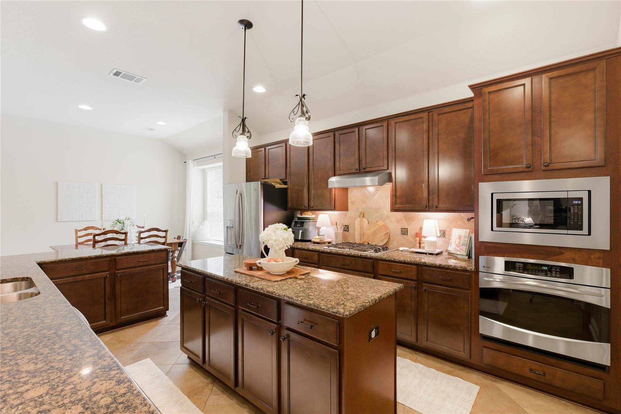 214 Bellagio DR, Lakeway, TX 78734