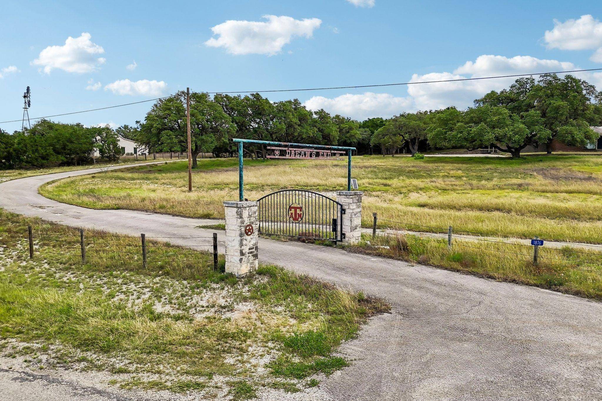 1876 Rocky RD, Blanco, TX 78606